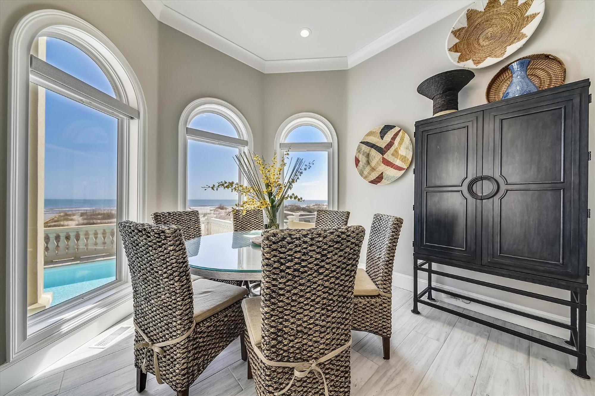 Holiday home 14 Collier Road- Oceanfront, Private Pool, Free Activities Included