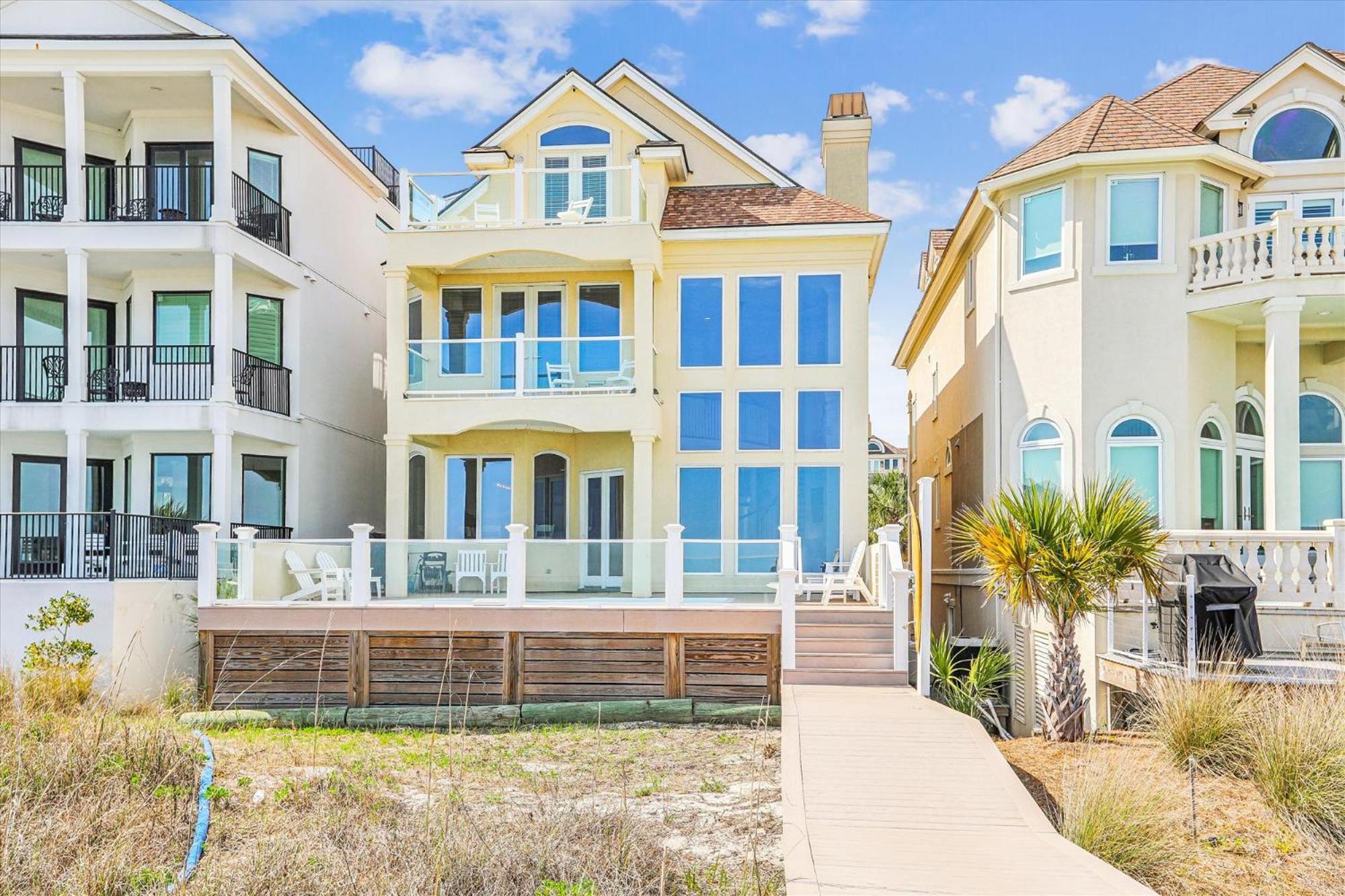 12 Collier Road- Oceanfront, Pool, Great For Large Groups, Free Activities Included Holiday home *