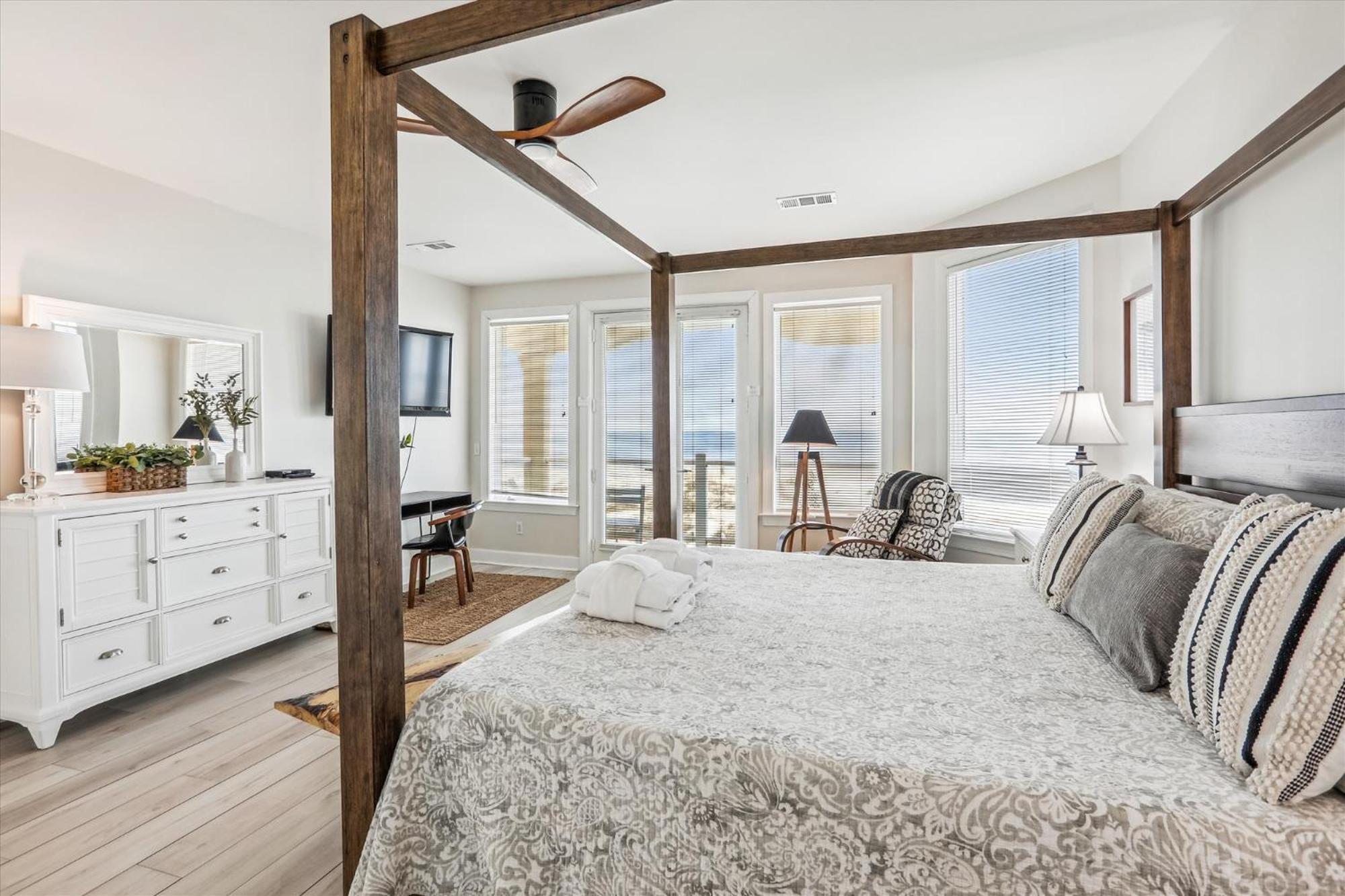 12 Collier Road- Oceanfront, Pool, Great For Large Groups, Free Activities Included *