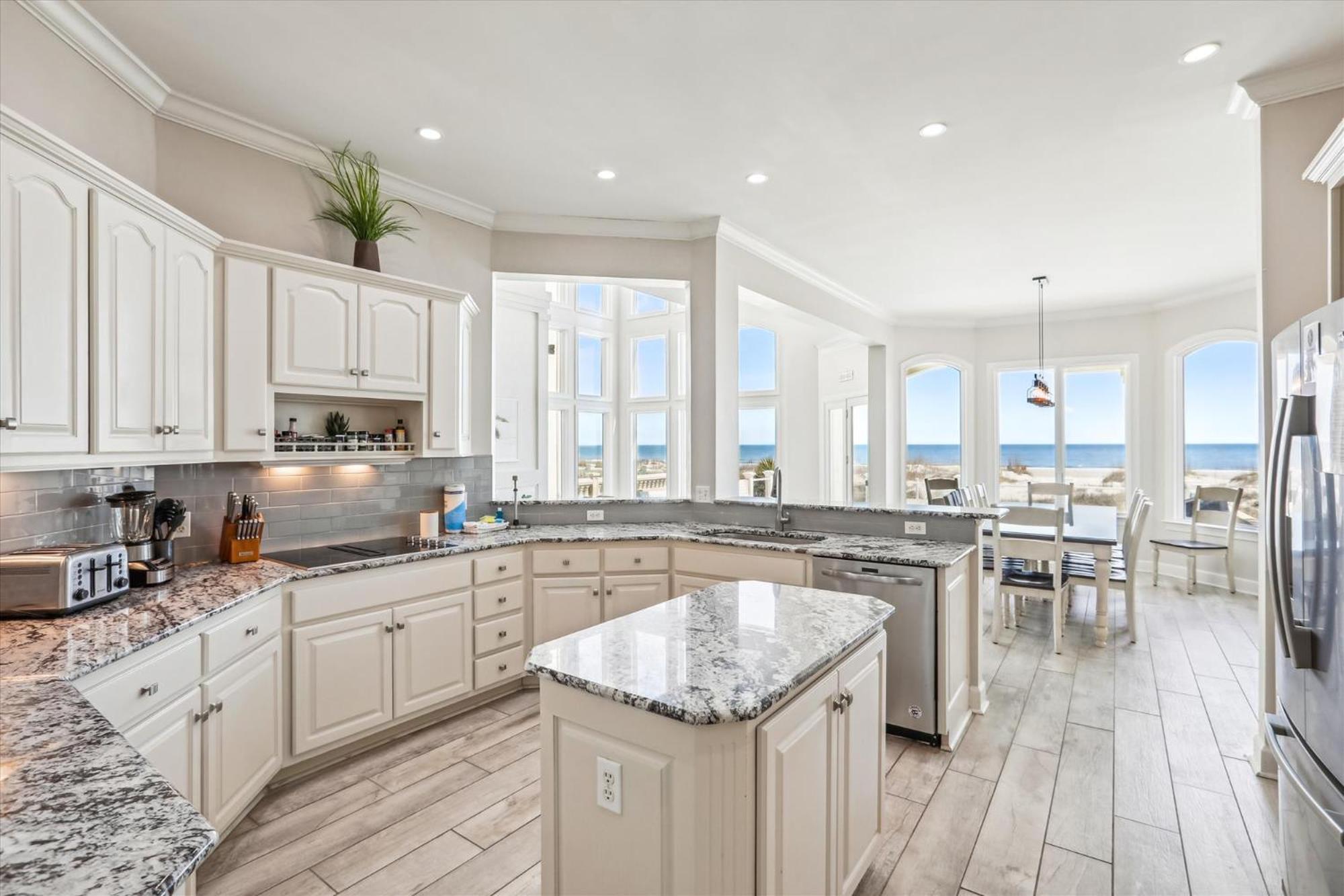 Holiday home 12 Collier Road- Oceanfront, Pool, Great For Large Groups, Free Activities Included *