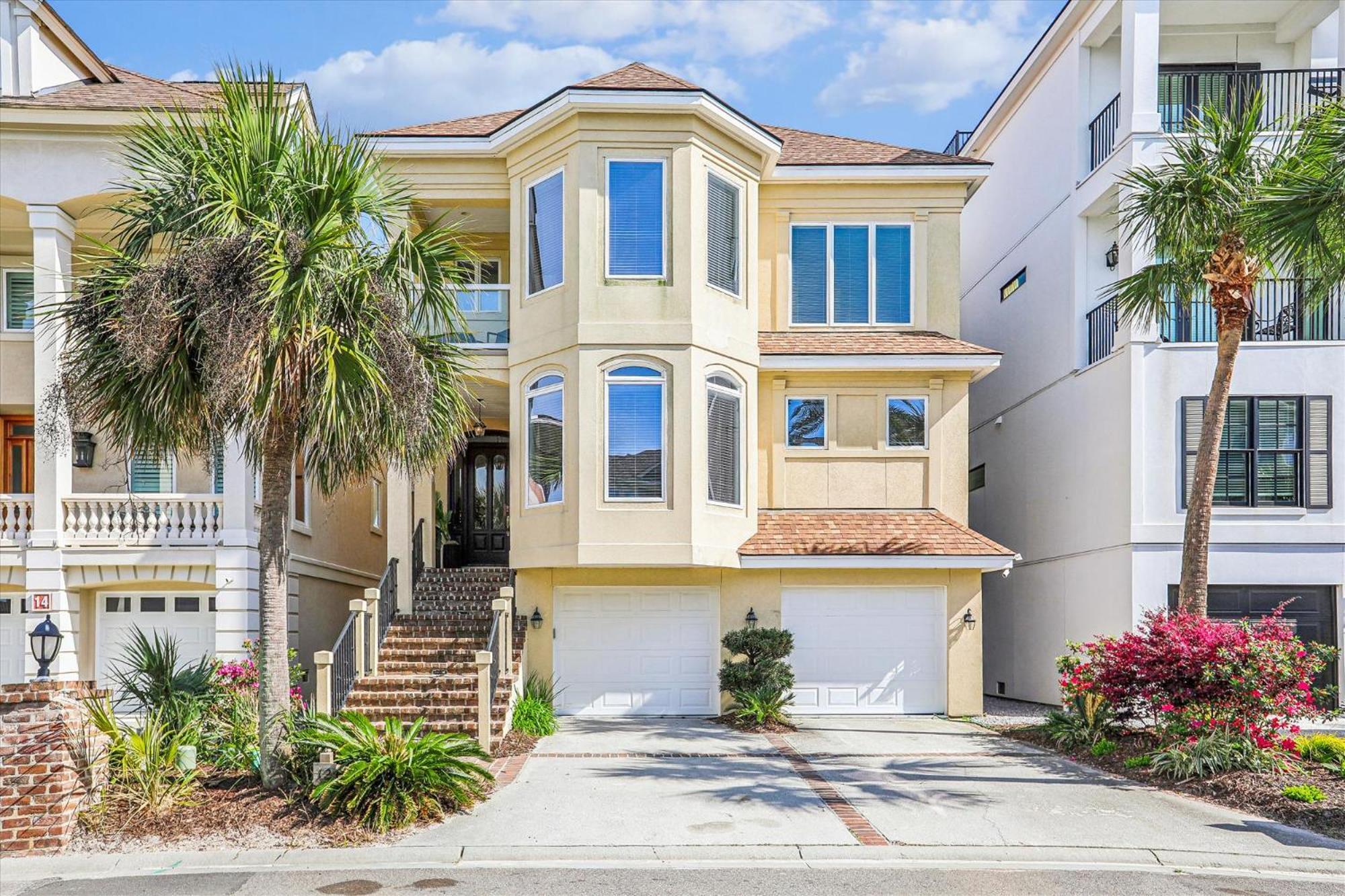 Holiday home 12 Collier Road- Oceanfront, Pool, Great For Large Groups, Free Activities Included *