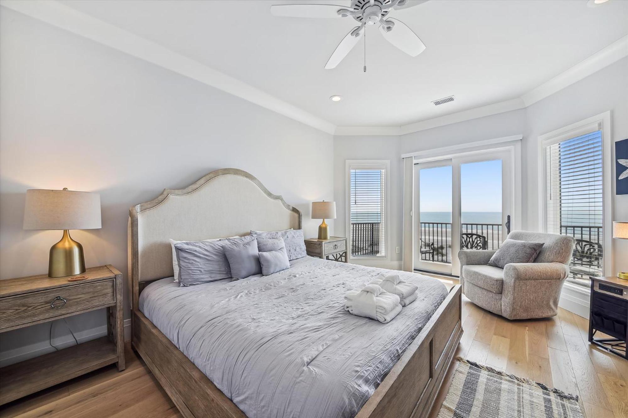 Holiday home 10 Collier Beach- Oceanfront, Private Access, Heatable Pool, Free Activities Included