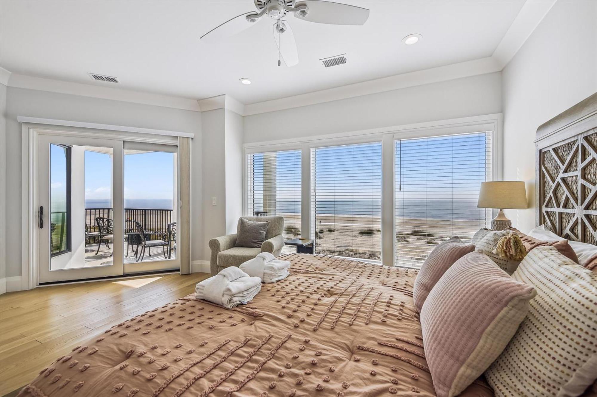 10 Collier Beach- Oceanfront, Private Access, Heatable Pool, Free Activities Included *