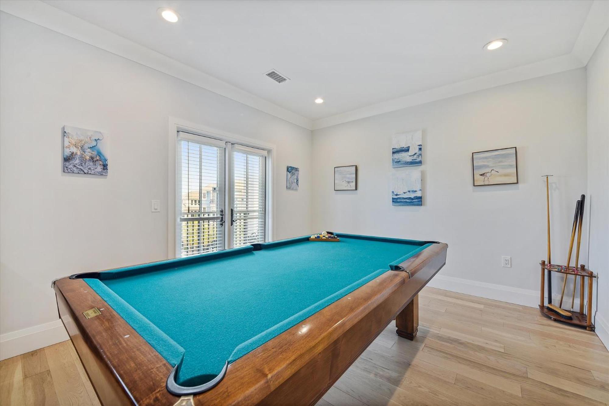 10 Collier Beach- Oceanfront, Private Access, Heatable Pool, Free Activities Included