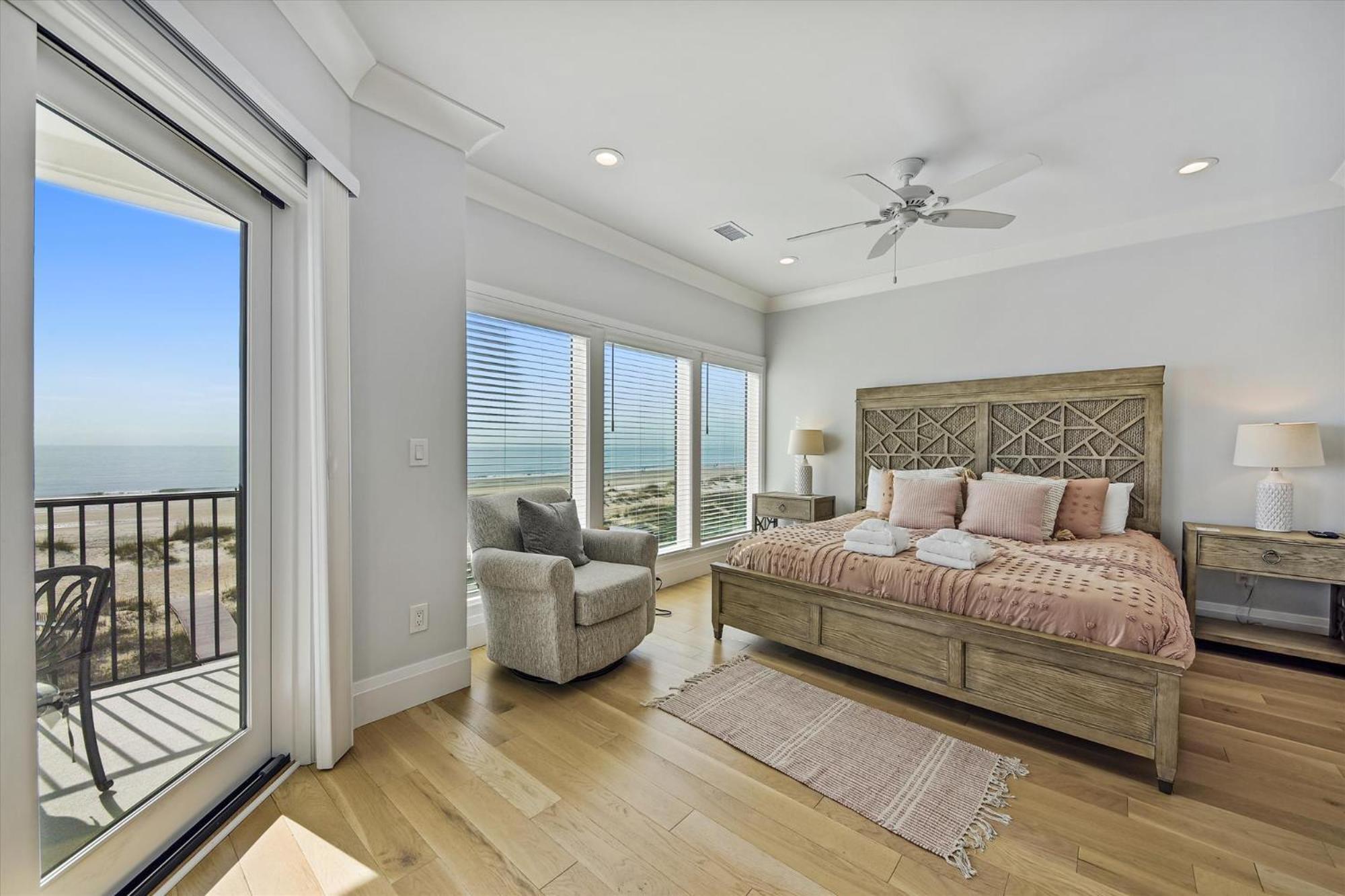 Holiday home 10 Collier Beach- Oceanfront, Private Access, Heatable Pool, Free Activities Included *