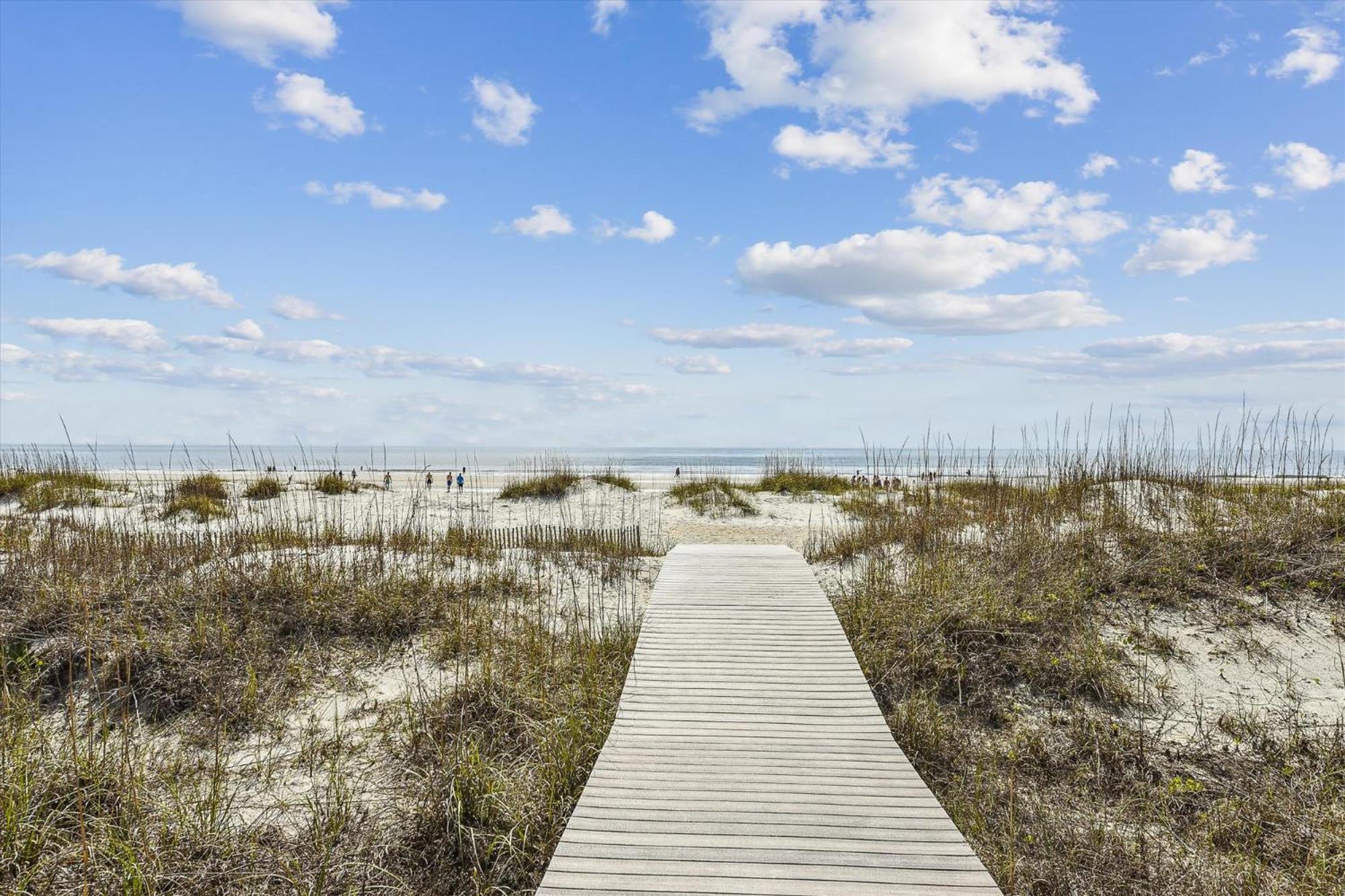 10 Collier Beach- Oceanfront, Private Access, Heatable Pool, Free Activities Included *