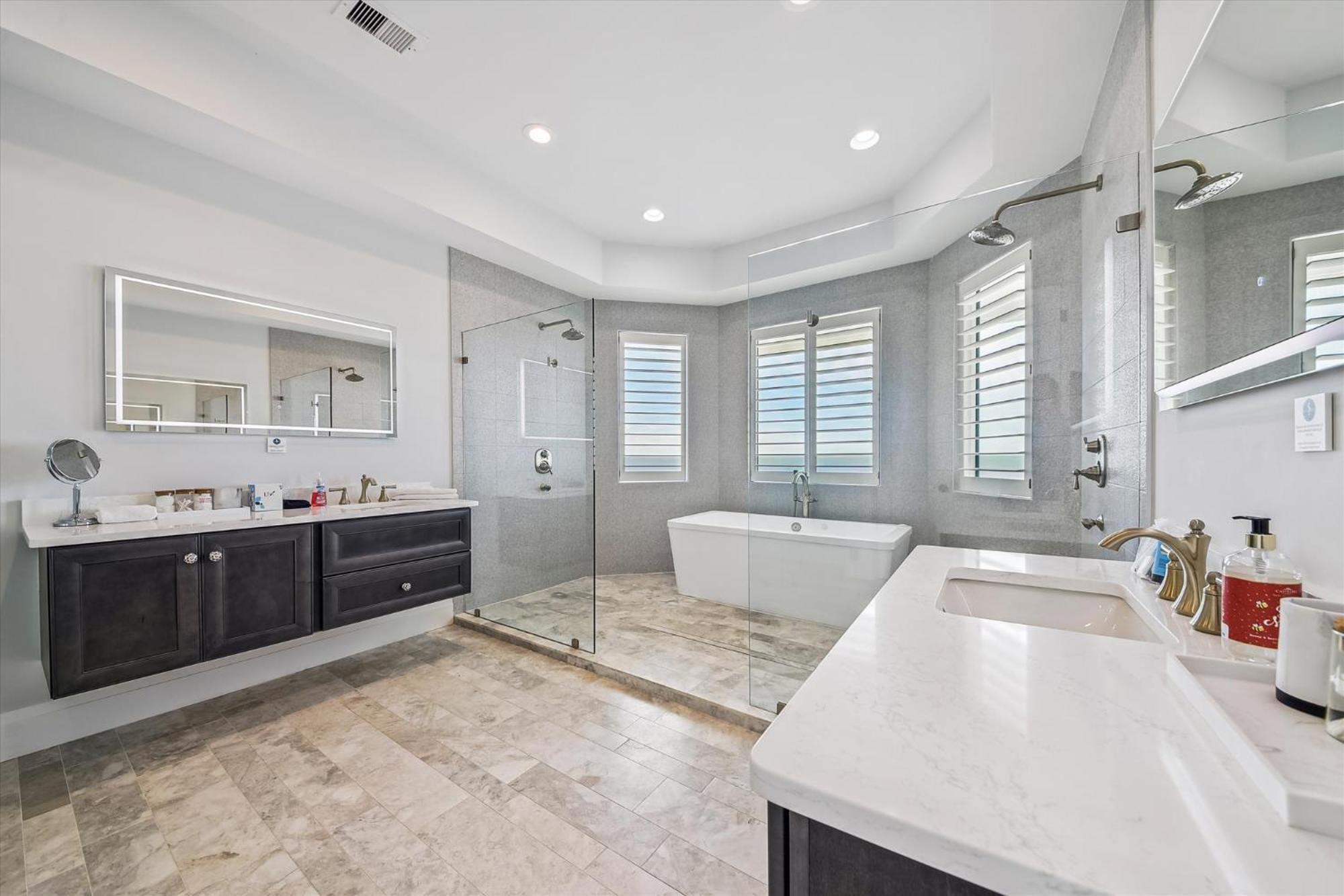 Holiday home 10 Collier Beach- Oceanfront, Private Access, Heatable Pool, Free Activities Included Hilton Head Island