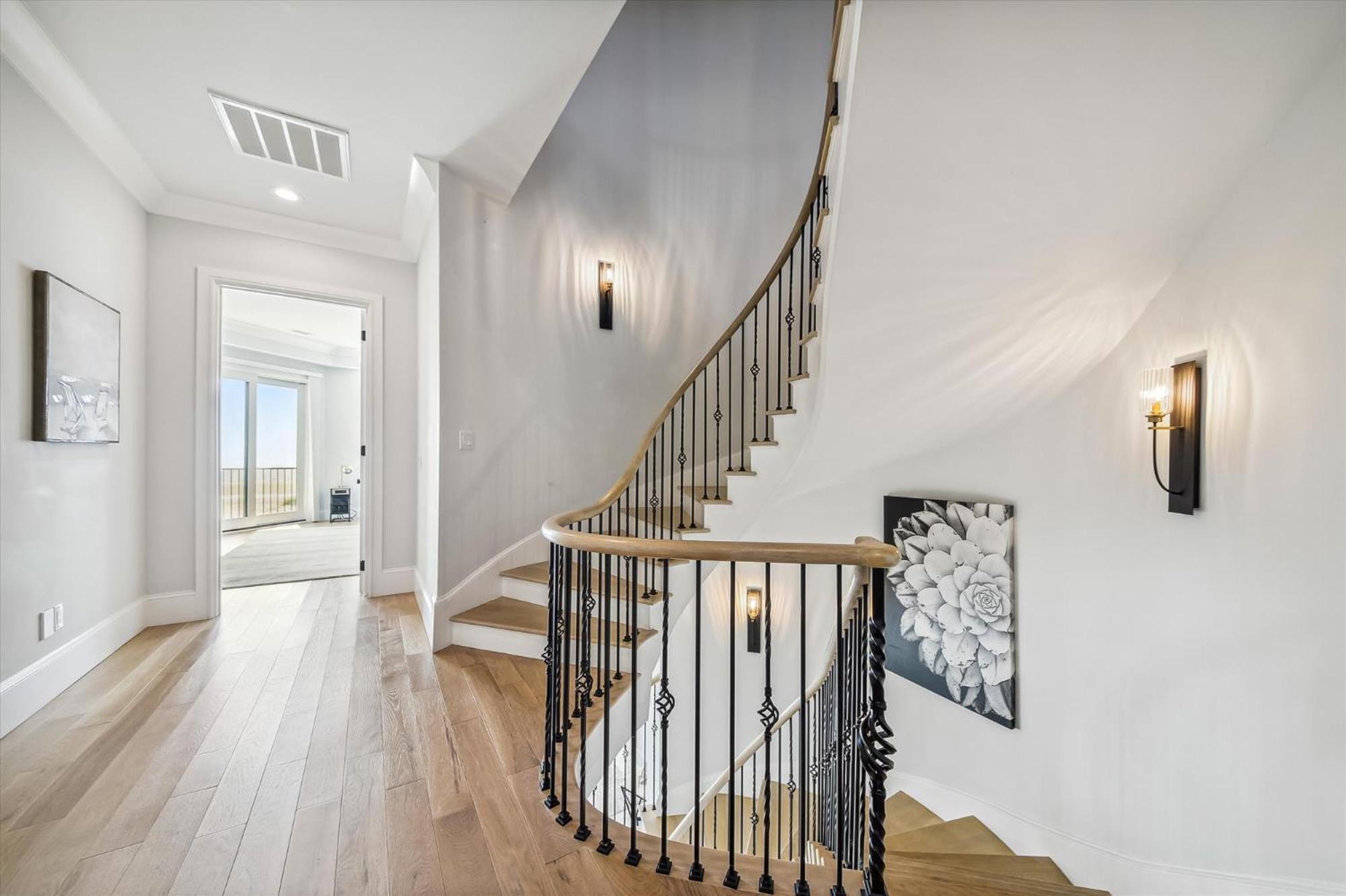 10 Collier Beach- Oceanfront, Private Access, Heatable Pool, Free Activities Included *