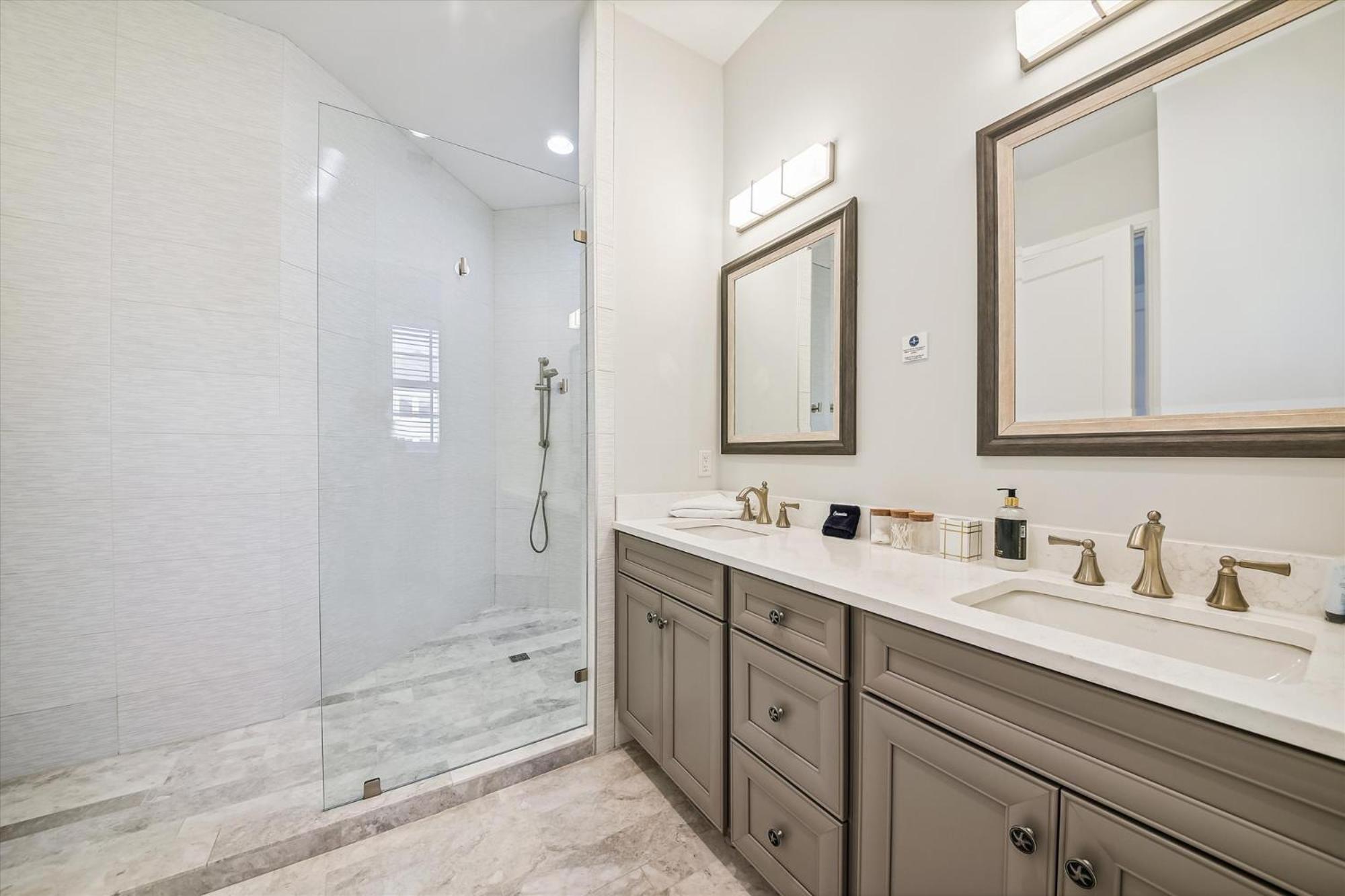 Holiday home 10 Collier Beach- Oceanfront, Private Access, Heatable Pool, Free Activities Included Hilton Head Island