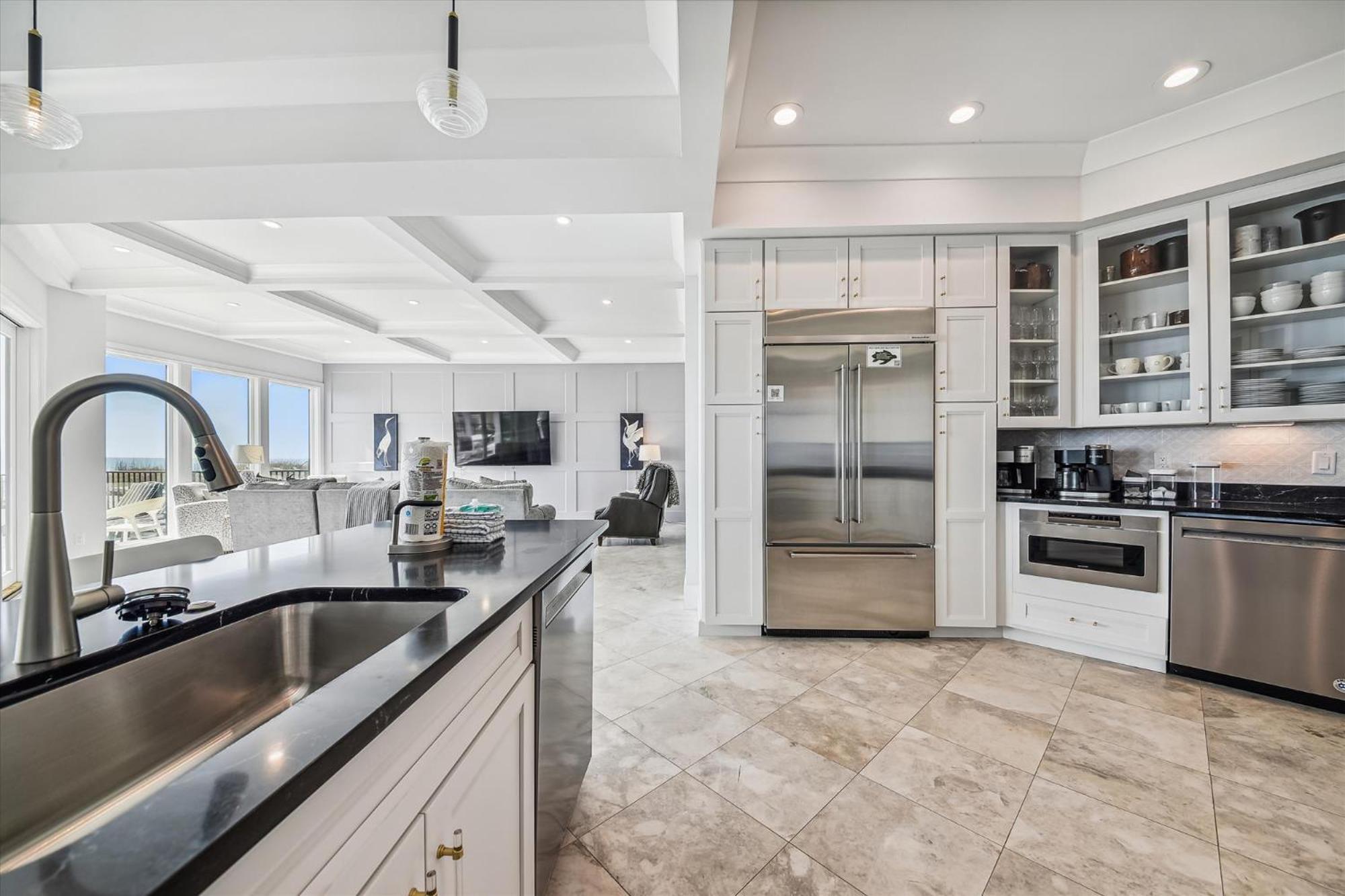 10 Collier Beach- Oceanfront, Private Access, Heatable Pool, Free Activities Included Holiday home