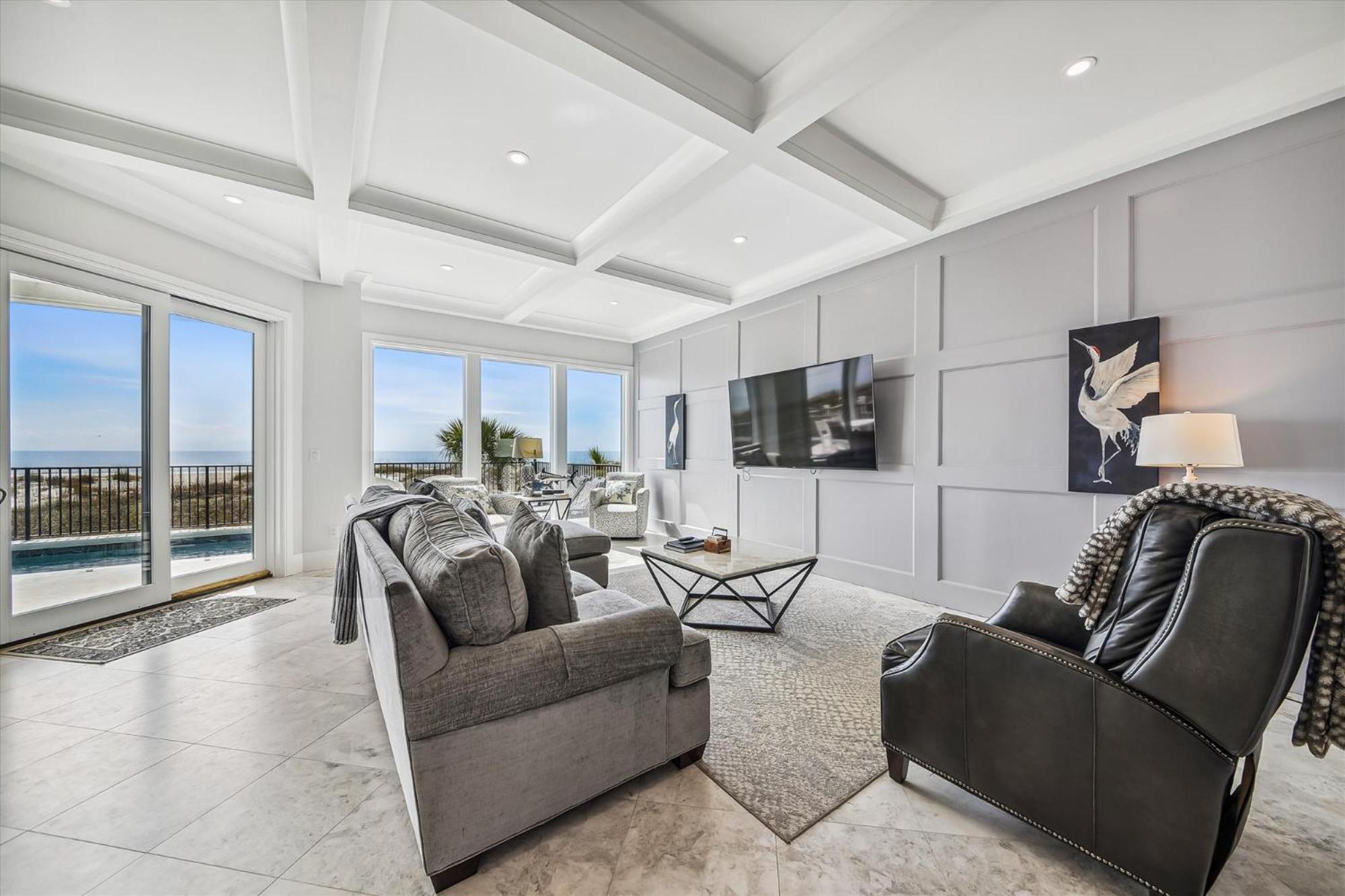 10 Collier Beach- Oceanfront, Private Access, Heatable Pool, Free Activities Included Holiday home