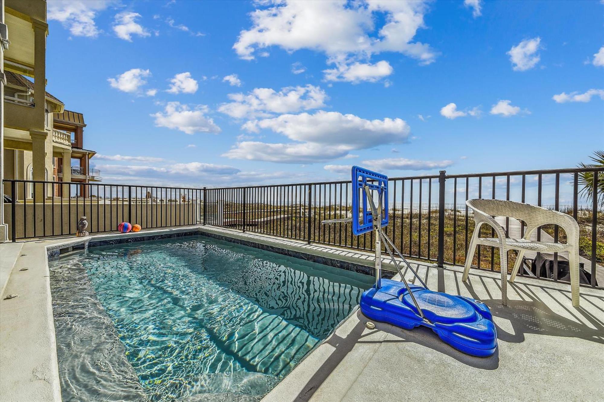 10 Collier Beach- Oceanfront, Private Access, Heatable Pool, Free Activities Included *