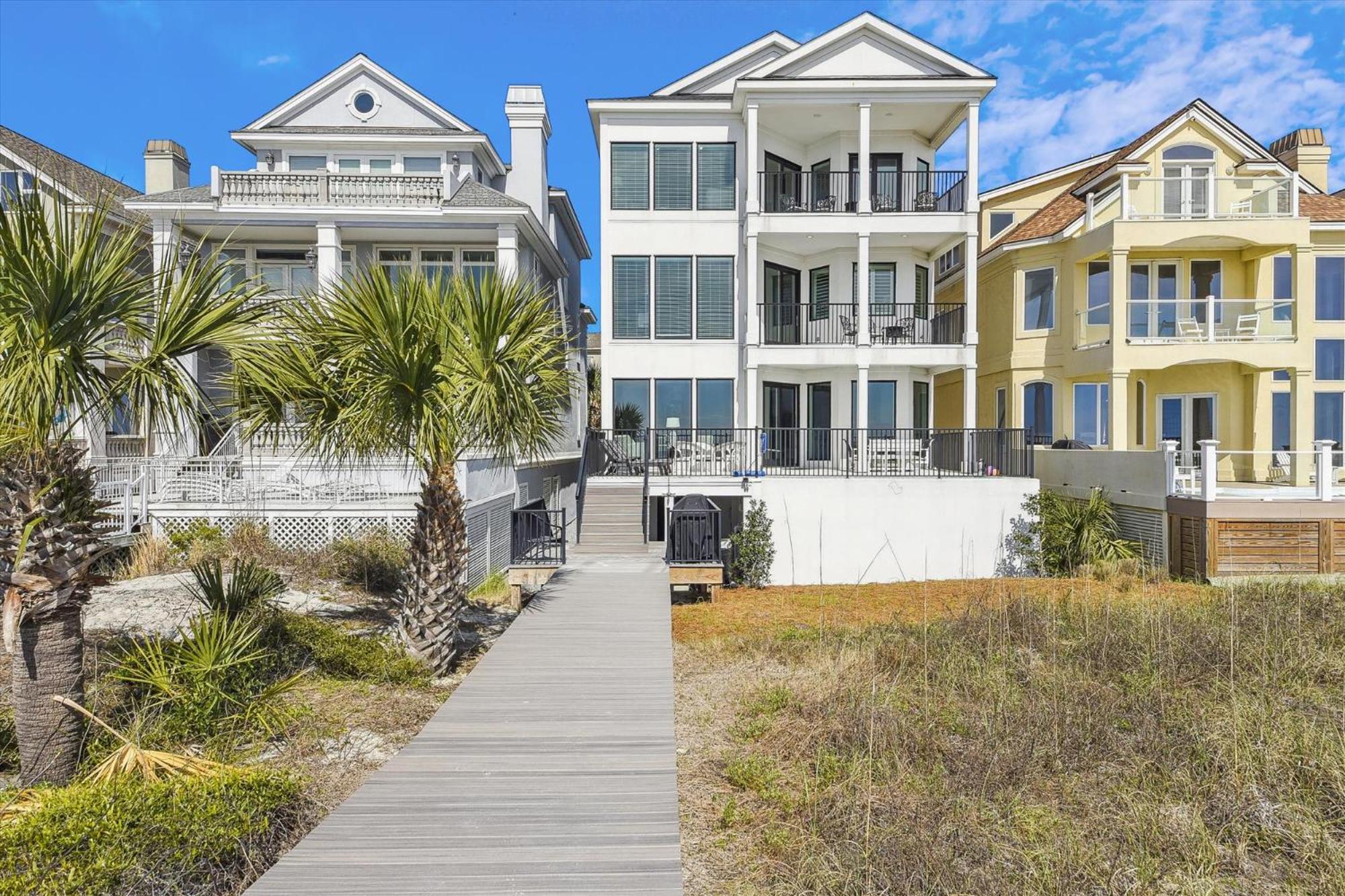 10 Collier Beach- Oceanfront, Private Access, Heatable Pool, Free Activities Included Holiday home
