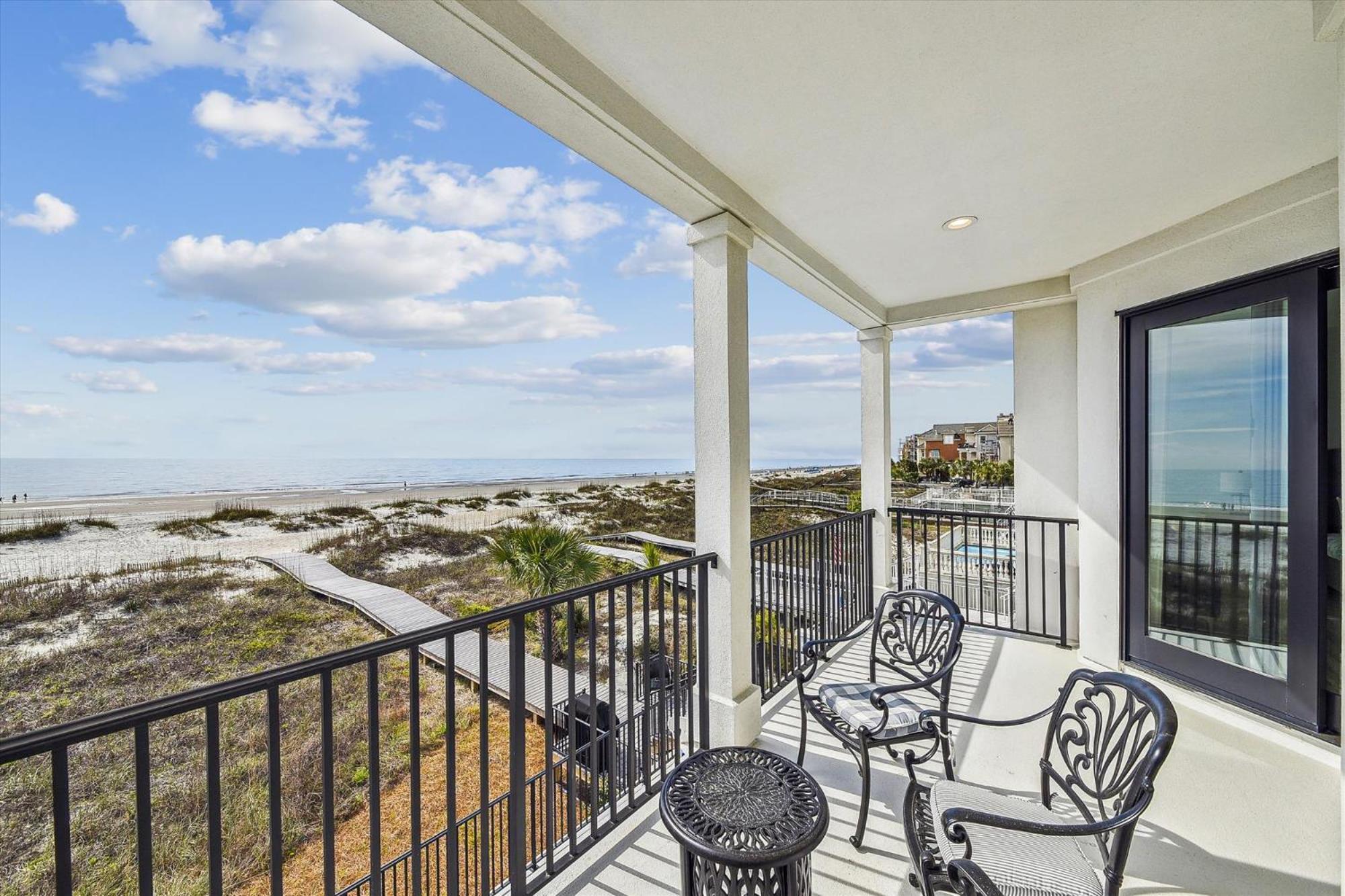 10 Collier Beach- Oceanfront, Private Access, Heatable Pool, Free Activities Included