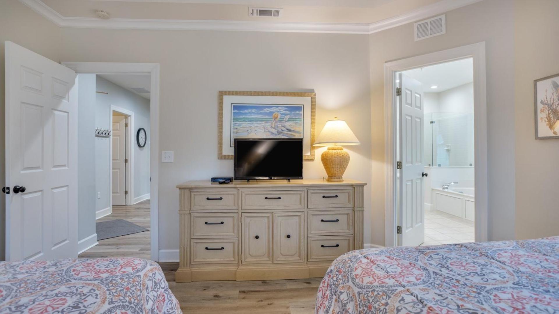 Villa Coastal, Luxury, Walk To