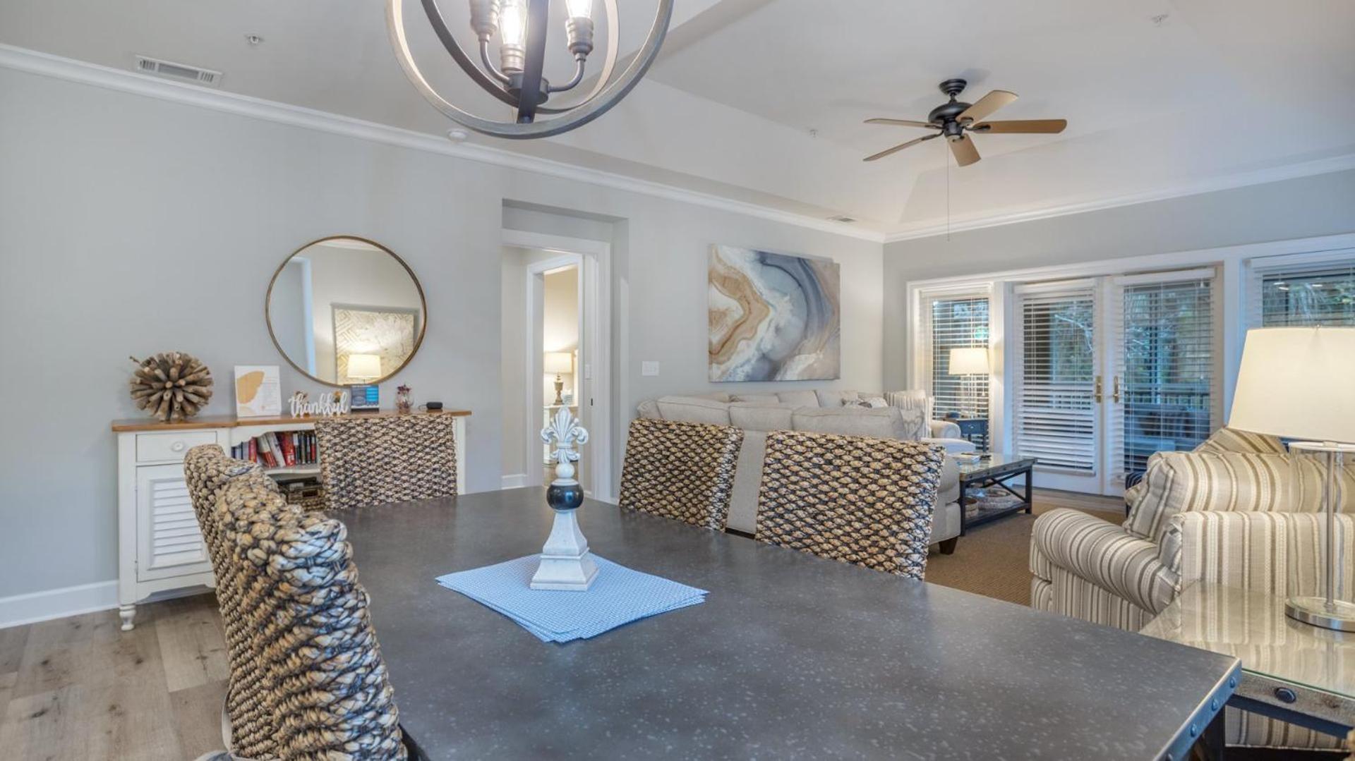 Coastal, Luxury, Walk To Hilton Head Island