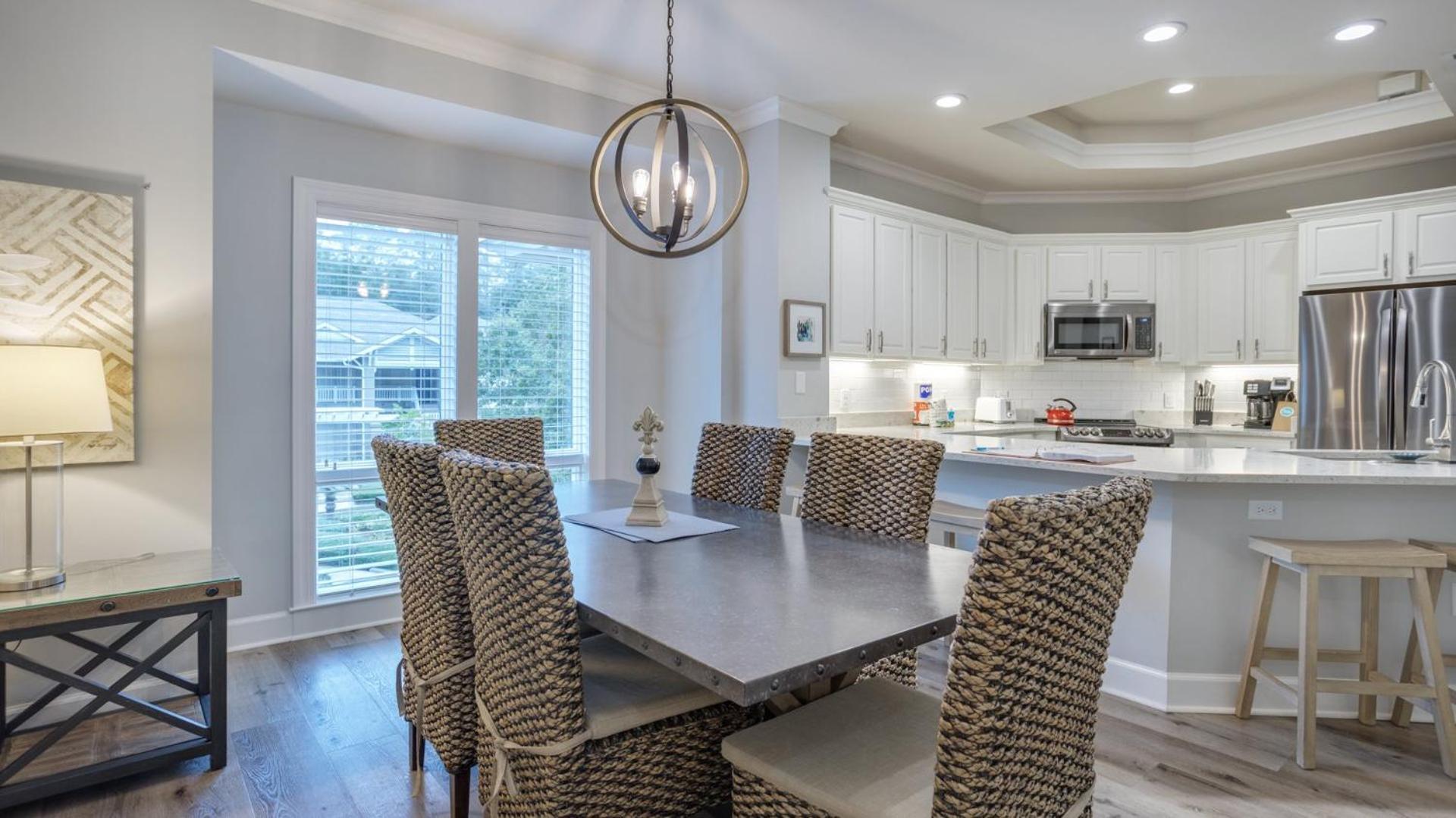 Coastal, Luxury, Walk To Hilton Head Island