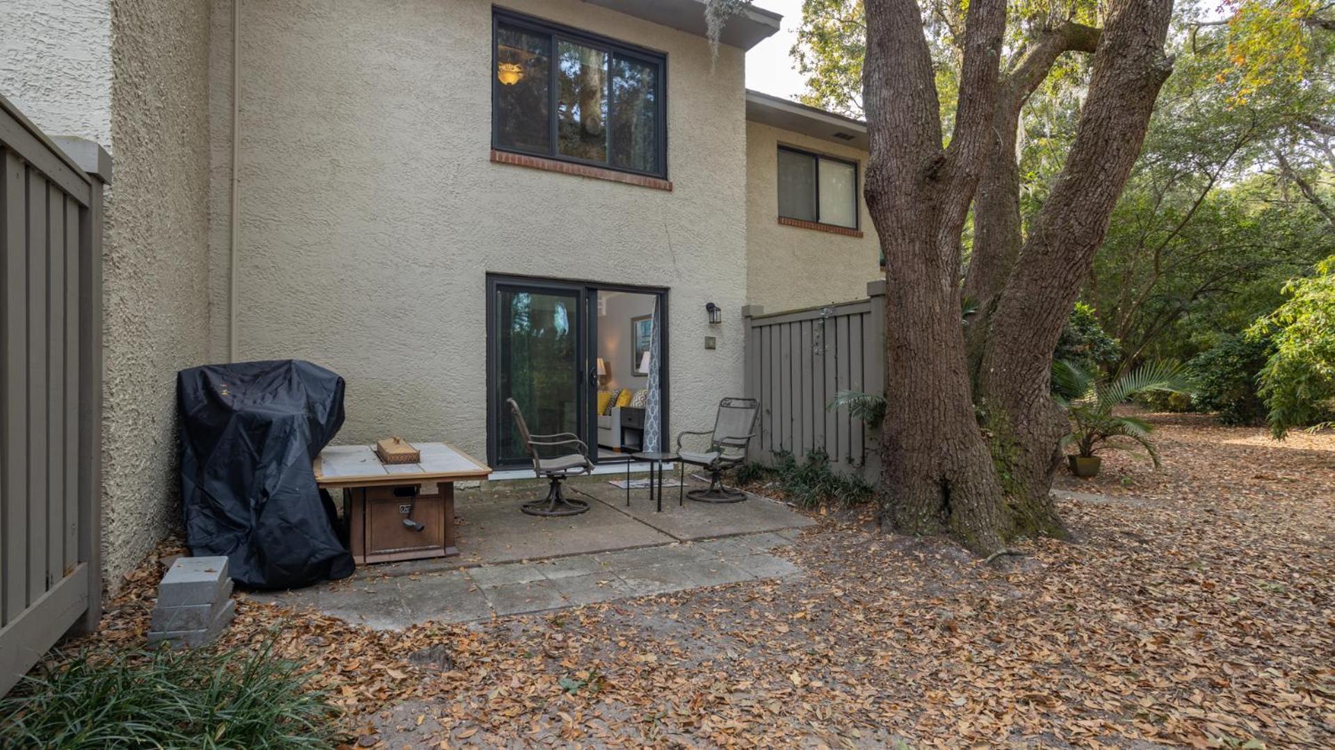 Pet Friendly, Private Deck, Coastal Villa Hilton Head Island