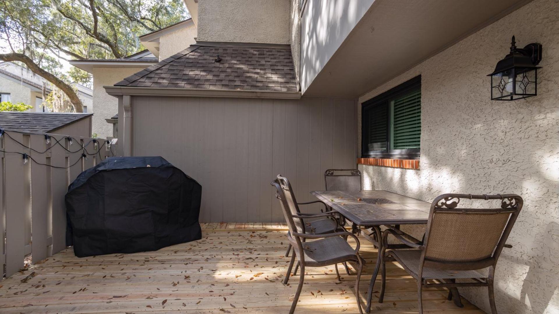 Pet Friendly, Private Deck, Coastal Villa Hilton Head Island