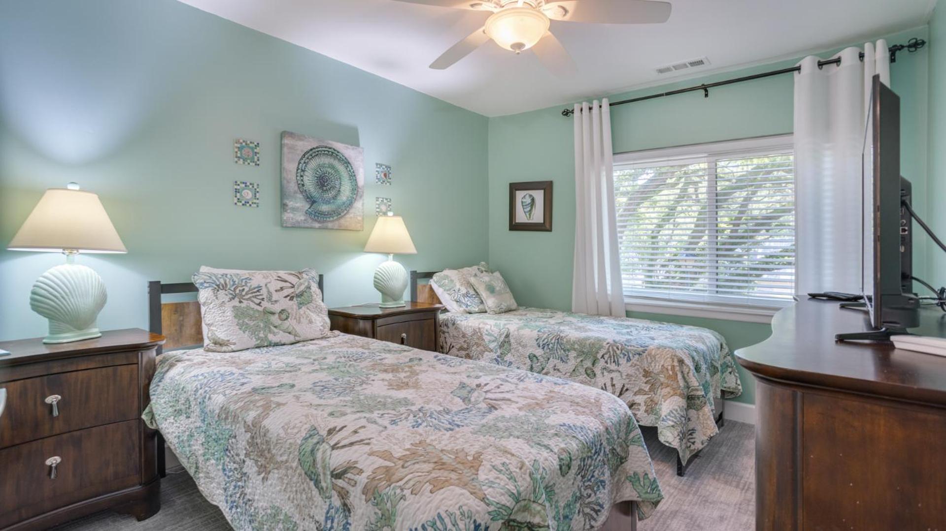Pet Friendly, Private Deck, Coastal Villa Hilton Head Island