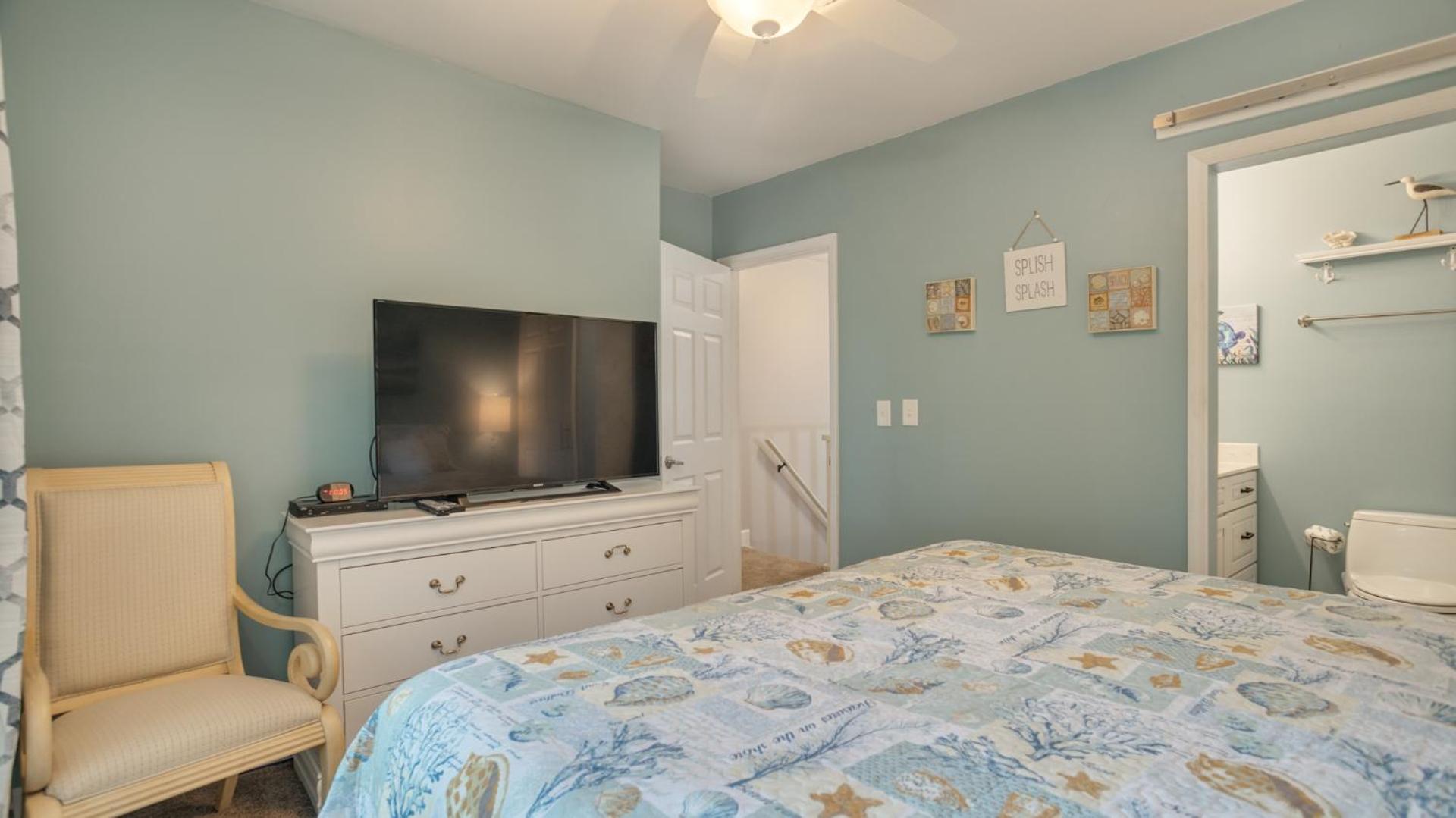 Pet Friendly, Private Deck, Coastal Villa
