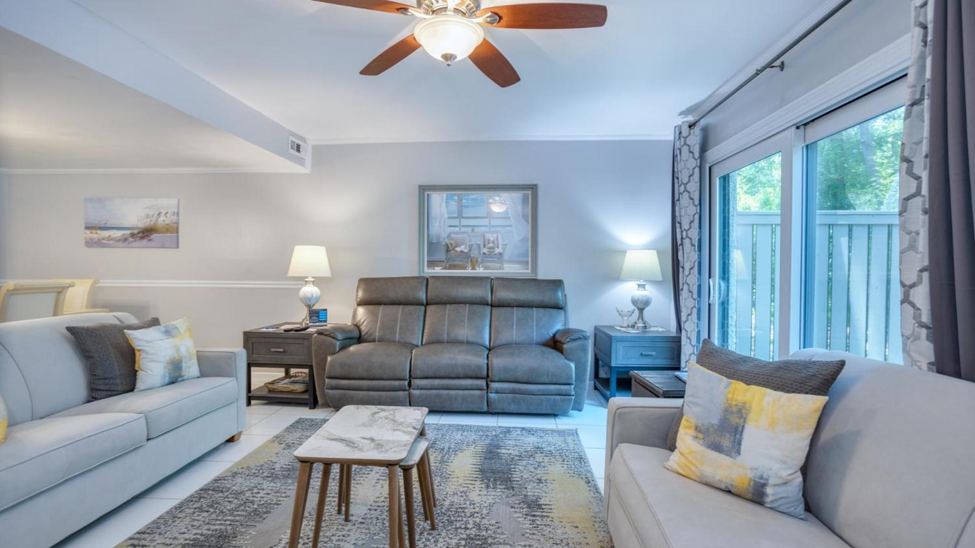 Pet Friendly, Private Deck, Coastal Villa Hilton Head Island