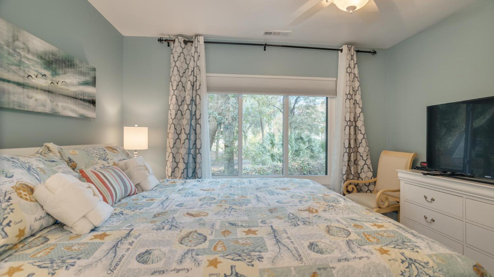 Pet Friendly, Private Deck, Coastal *