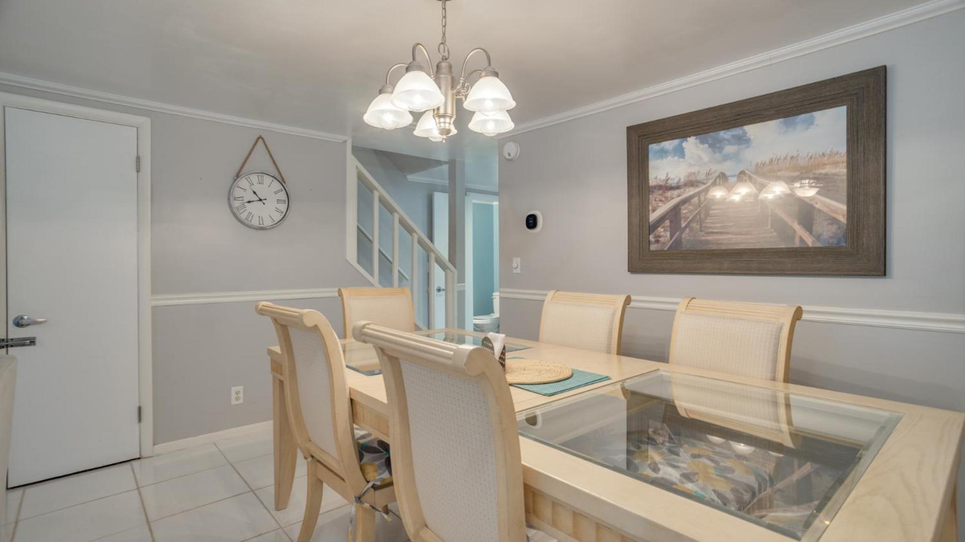 Pet Friendly, Private Deck, Coastal Villa