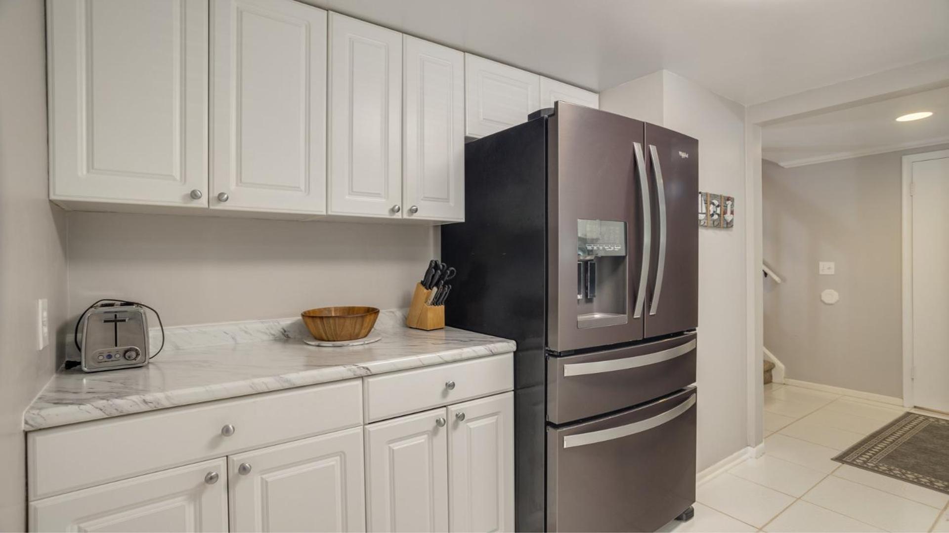 Pet Friendly, Private Deck, Coastal Villa *