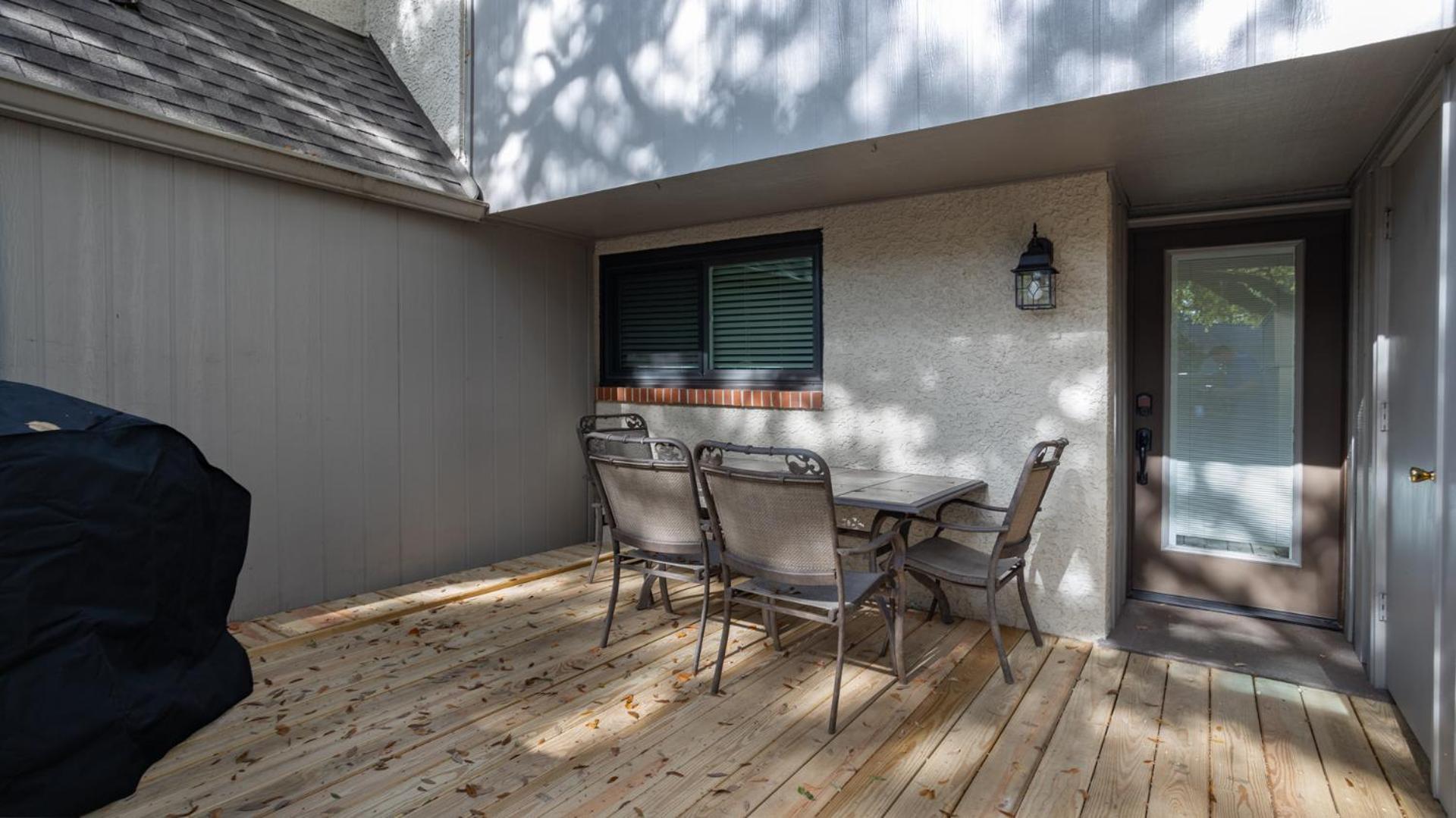 Villa Pet Friendly, Private Deck, Coastal *