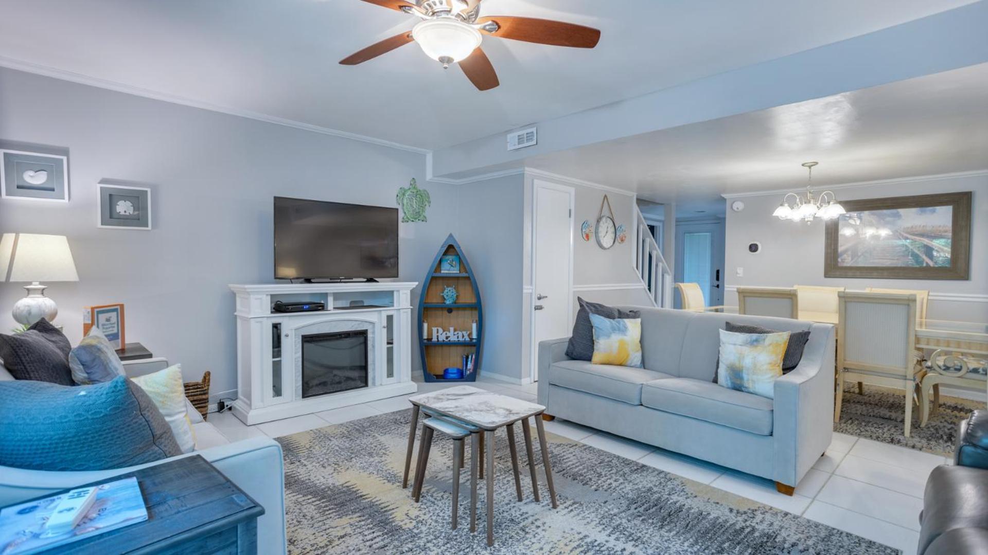 Pet Friendly, Private Deck, Coastal Villa Hilton Head Island
