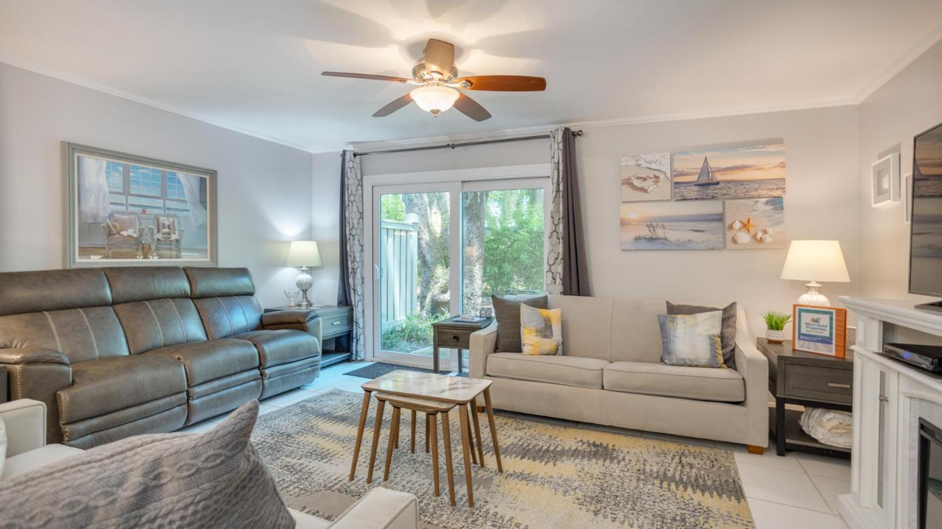 Pet Friendly, Private Deck, Coastal *