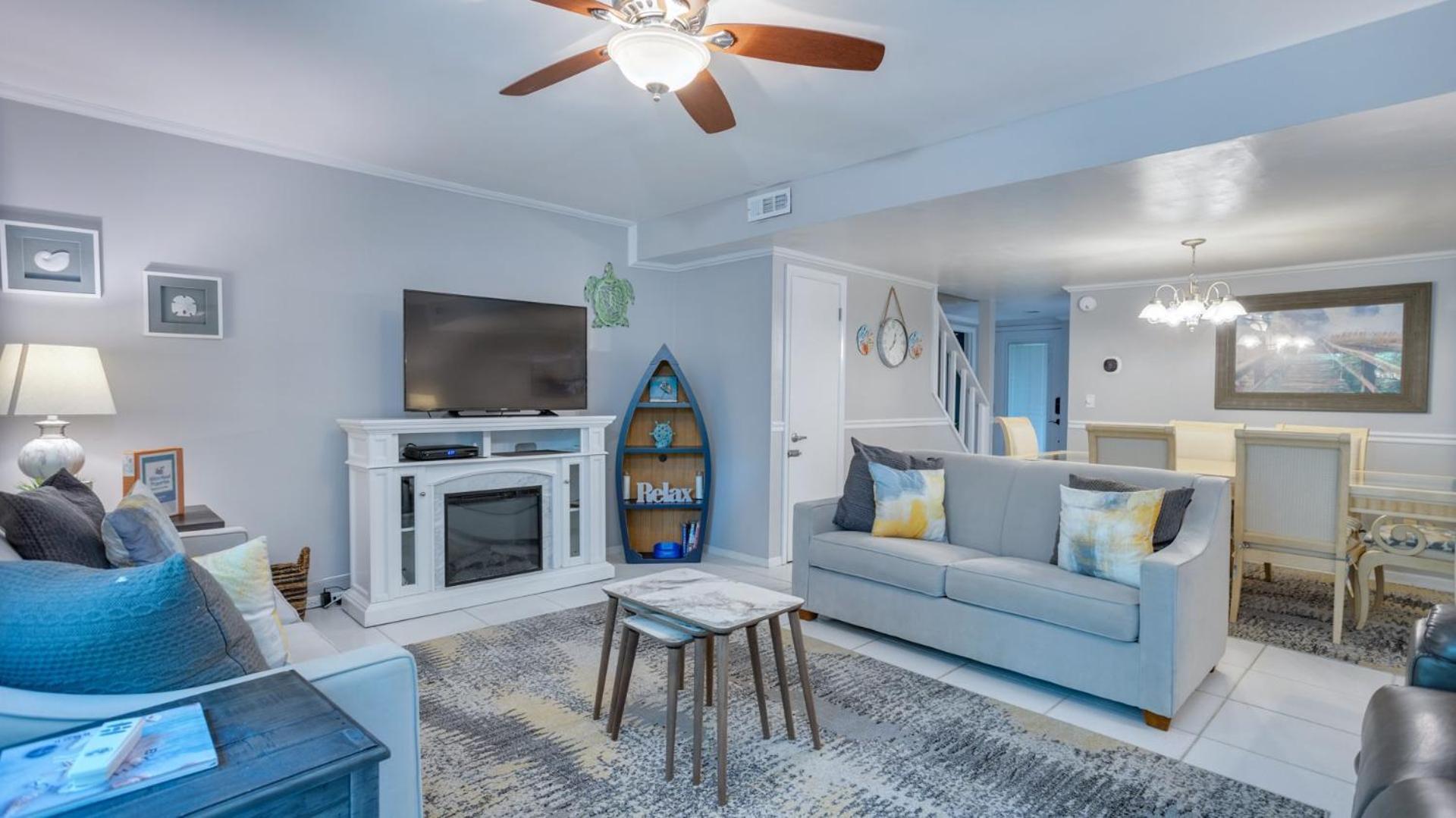 Pet Friendly, Private Deck, Coastal Villa
