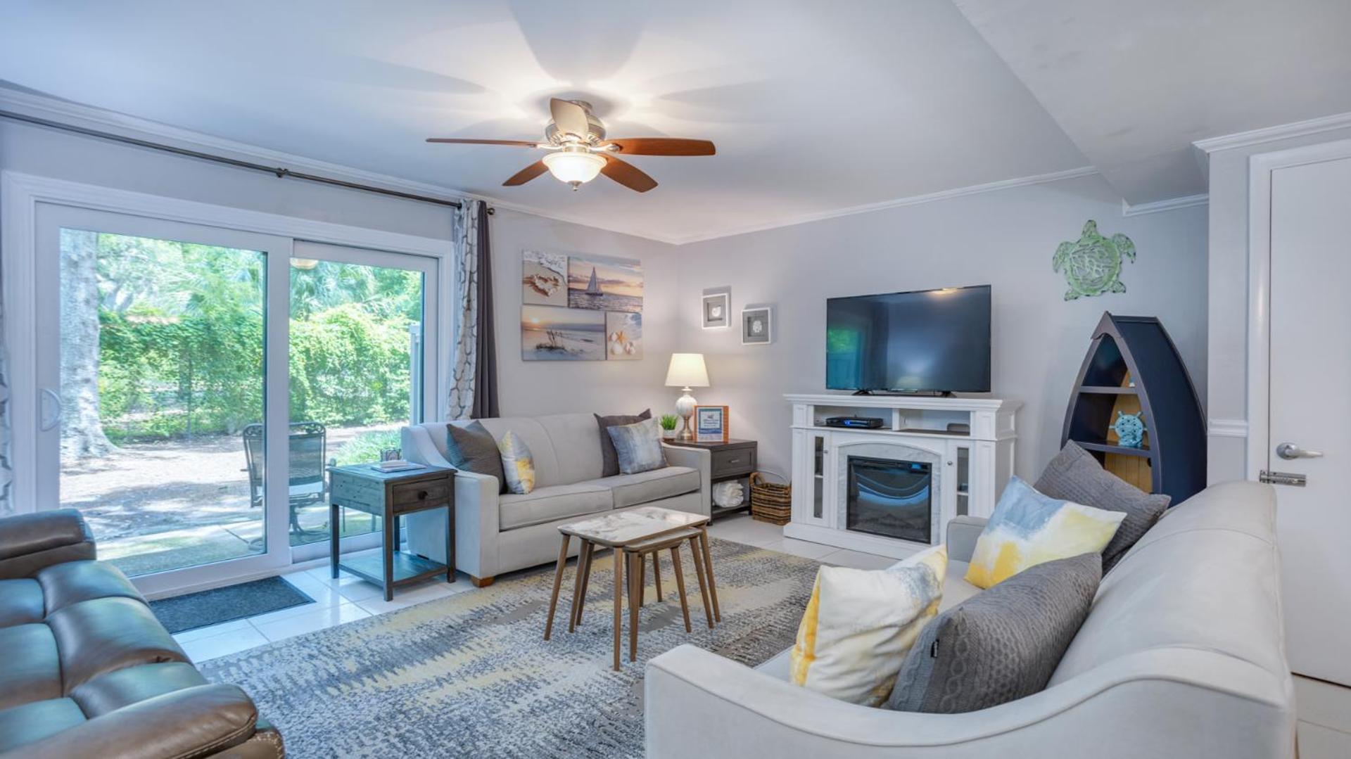 Villa Pet Friendly, Private Deck, Coastal