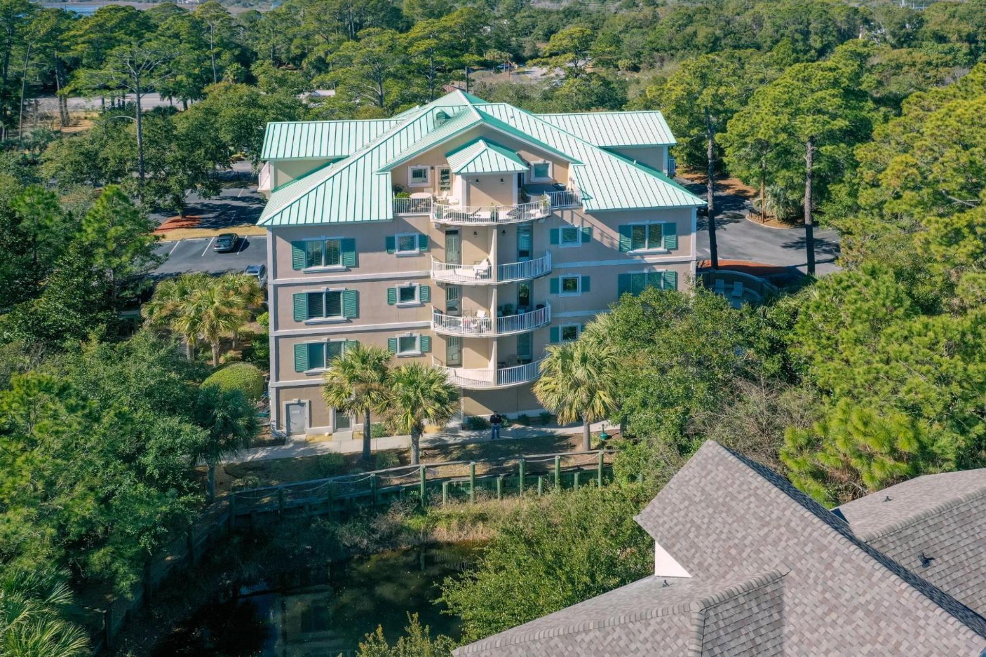 Family Getaway, Walk To Beach, Balcony Villa *