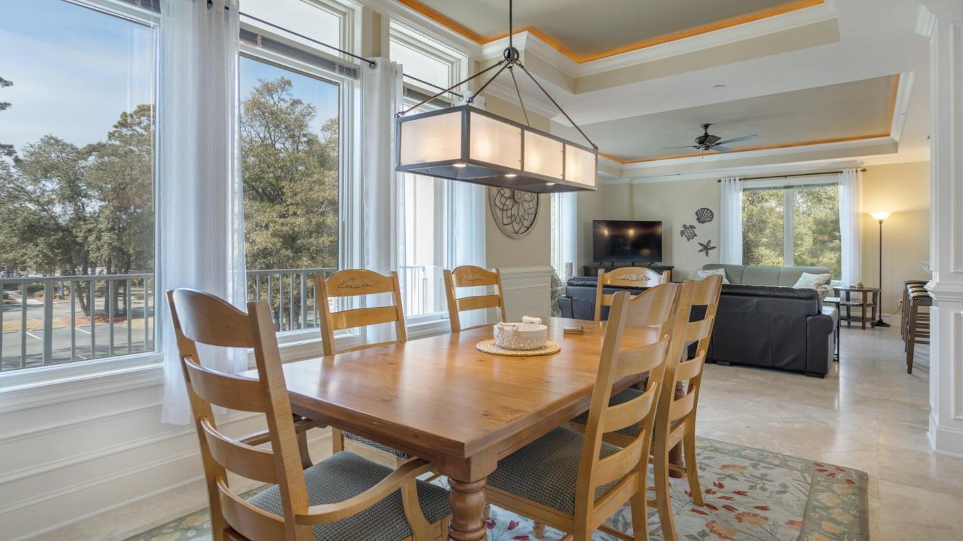 Villa Family Getaway, Walk To Beach, Balcony *