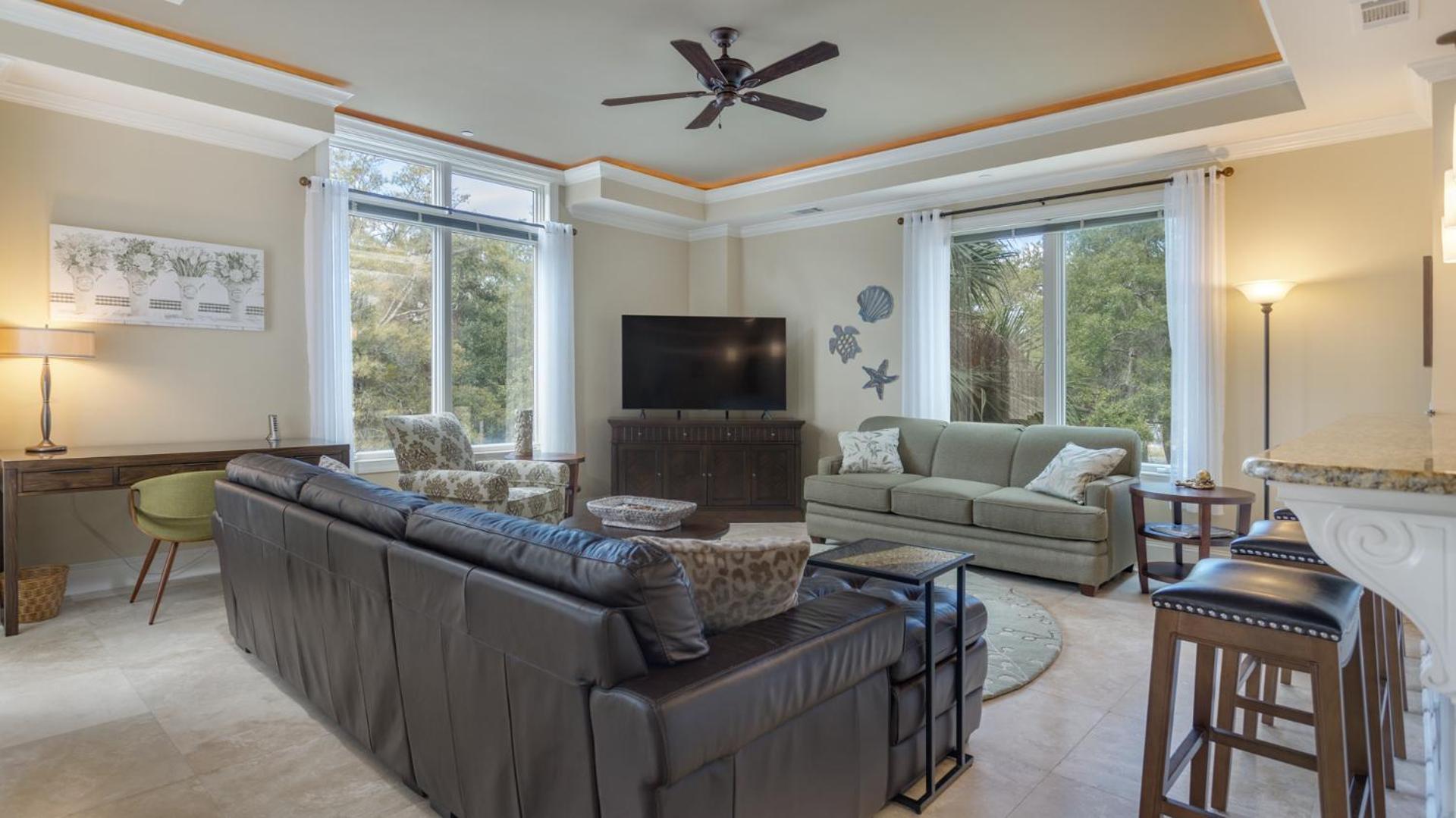 Family Getaway, Walk To Beach, Balcony Villa
