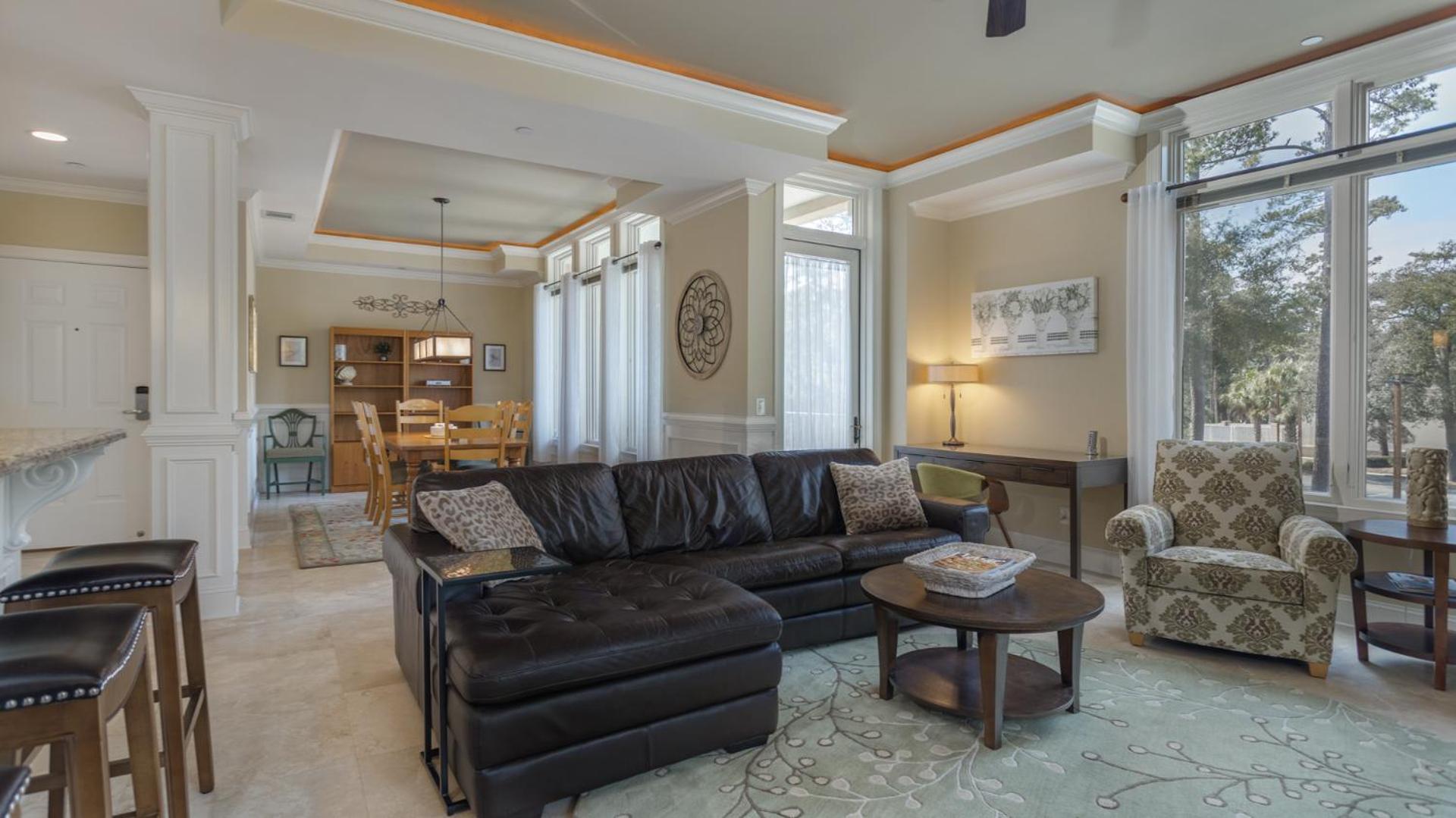 Villa Family Getaway, Walk To Beach, Balcony