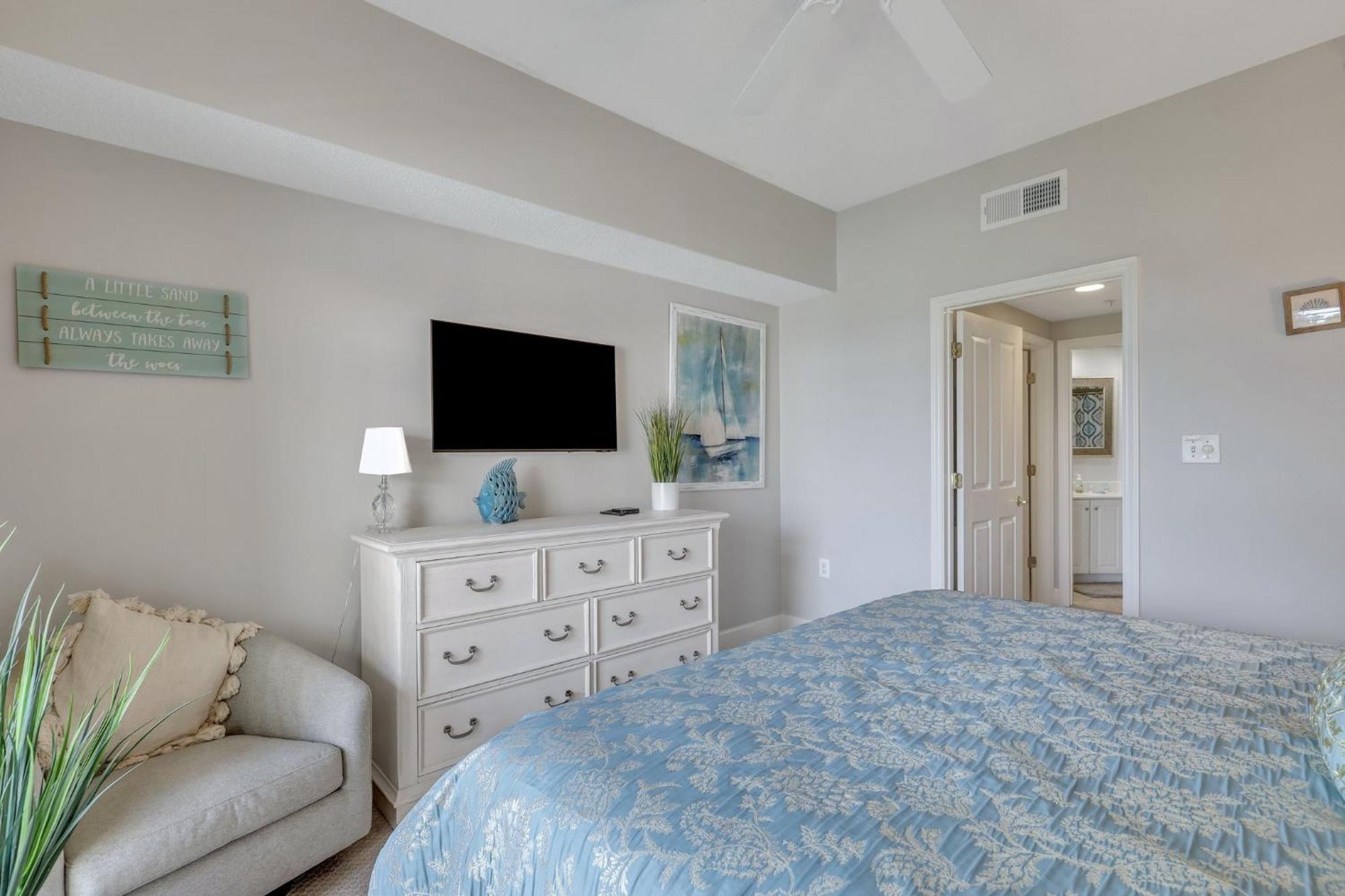 Oceanfront, Large Suites, Free Bikes *
