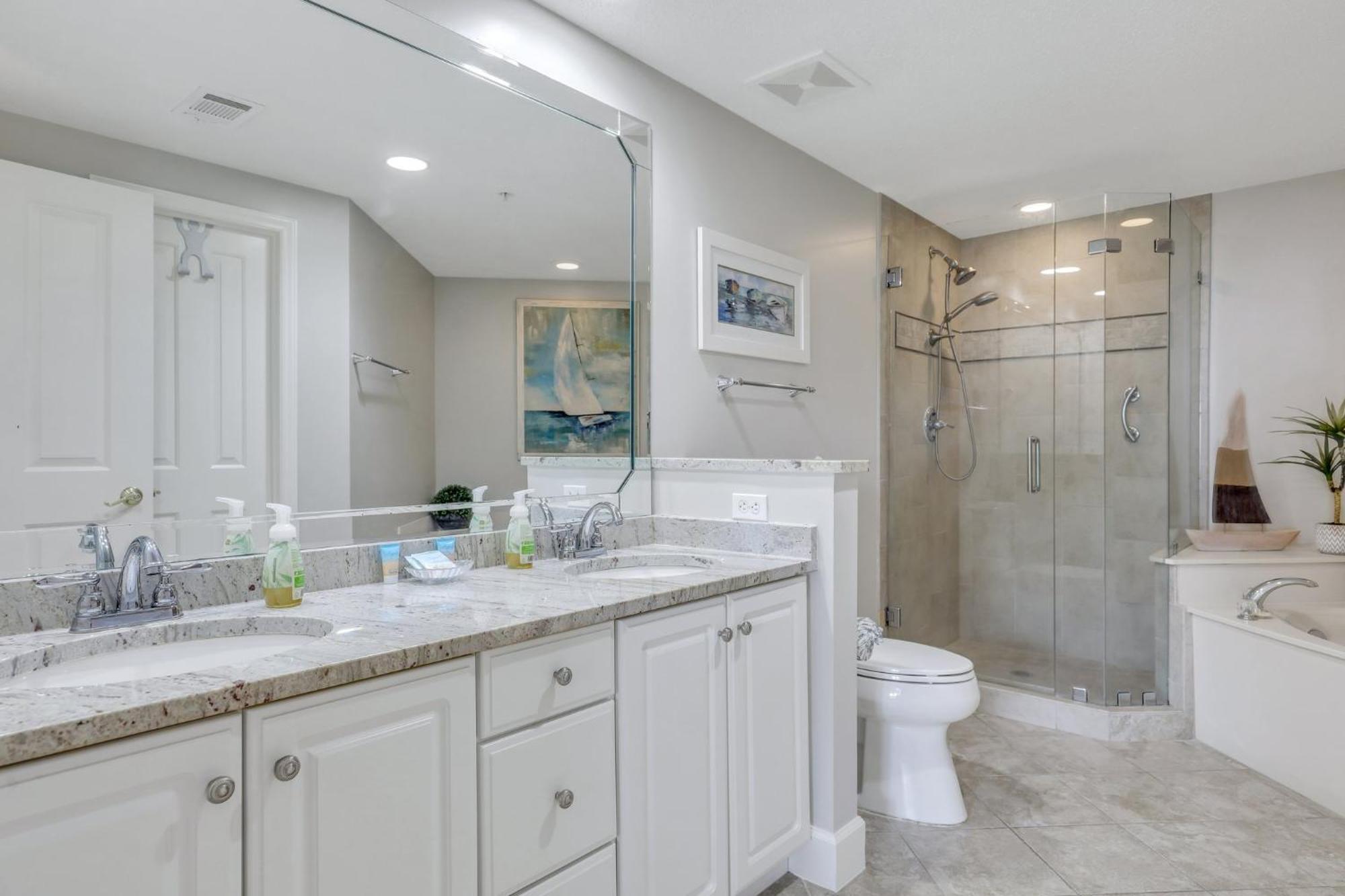 Oceanfront, Large Suites, Free Bikes *