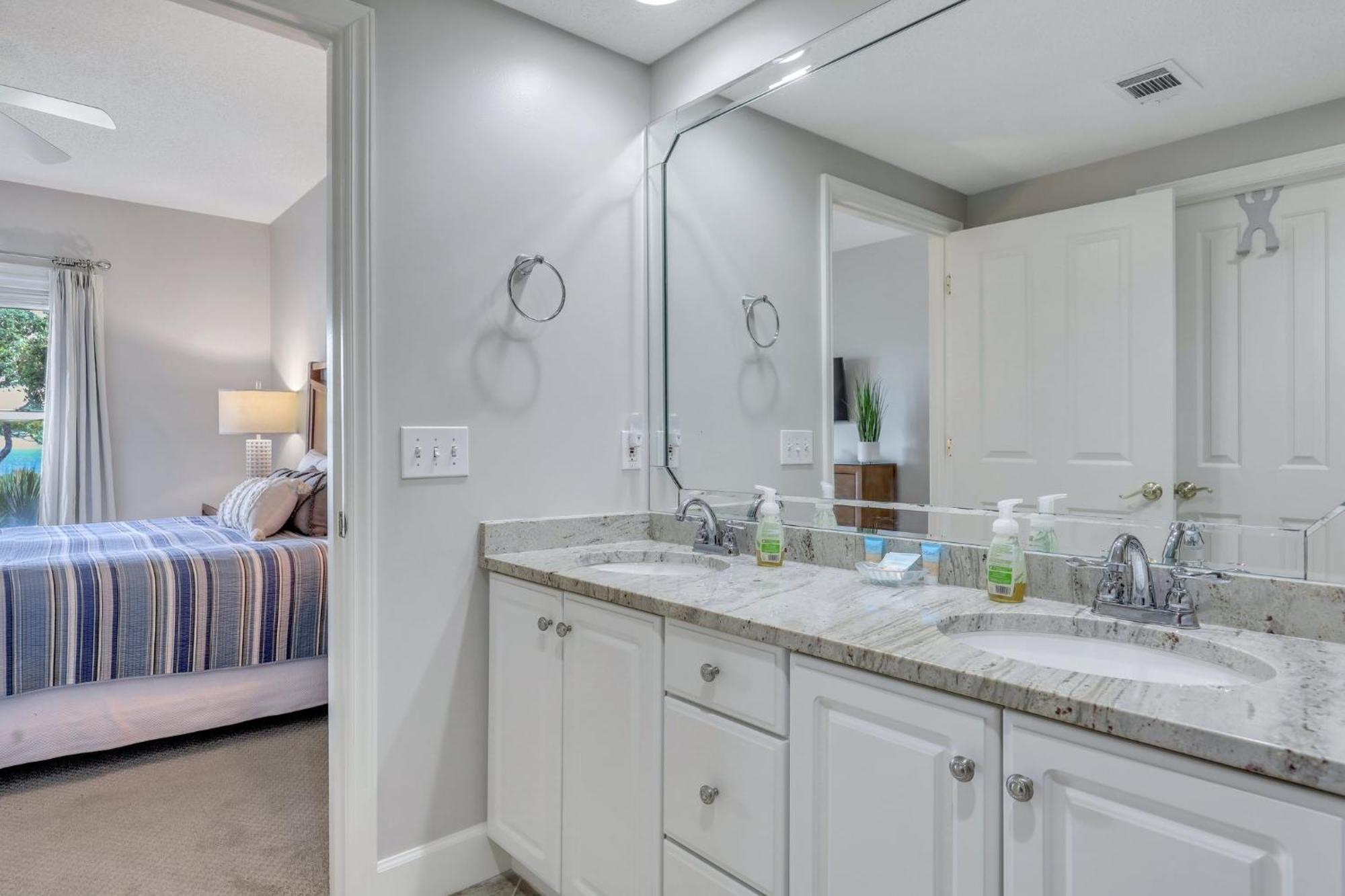 Villa Oceanfront, Large Suites, Free Bikes *