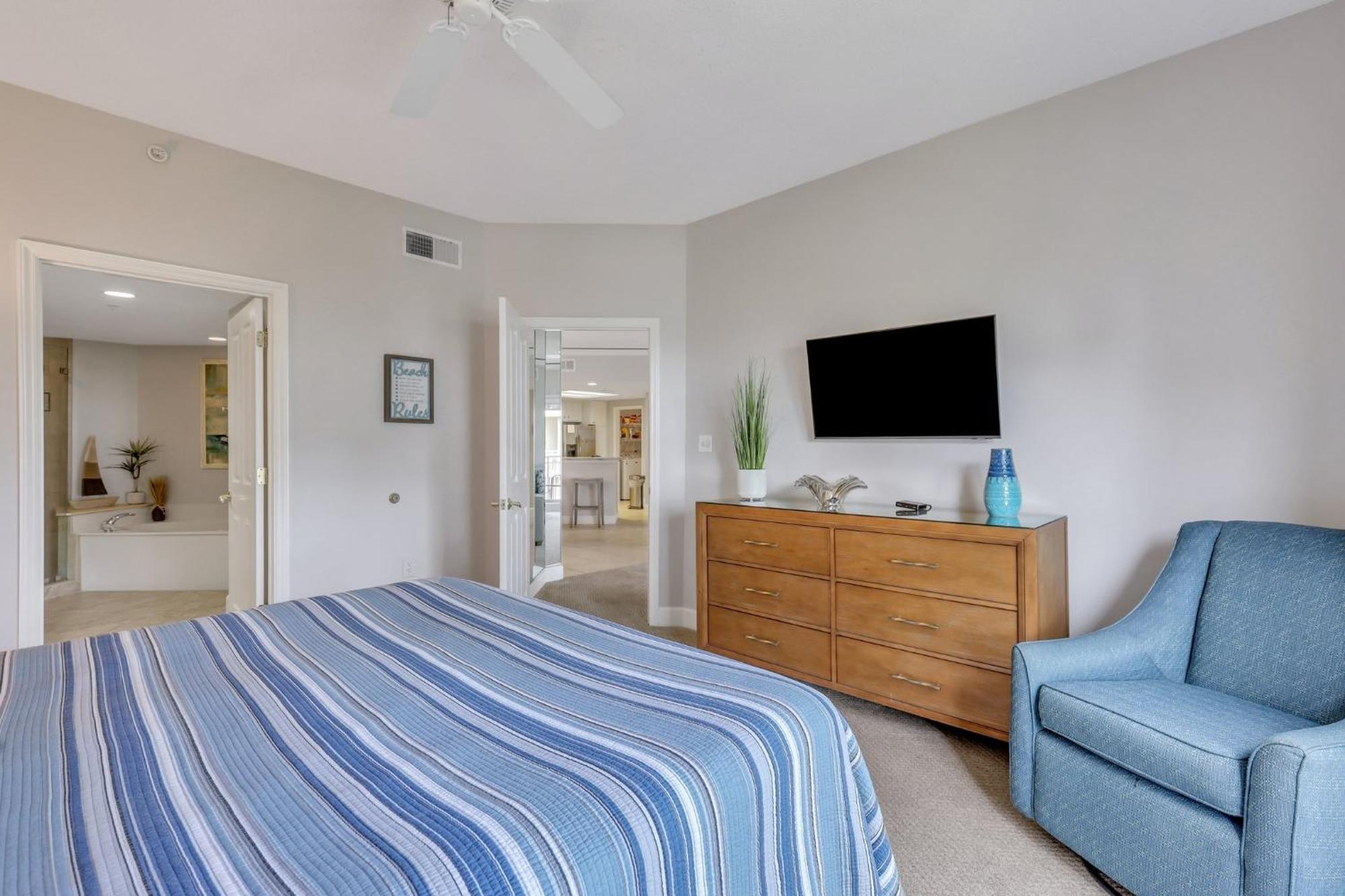 Oceanfront, Large Suites, Free Bikes *