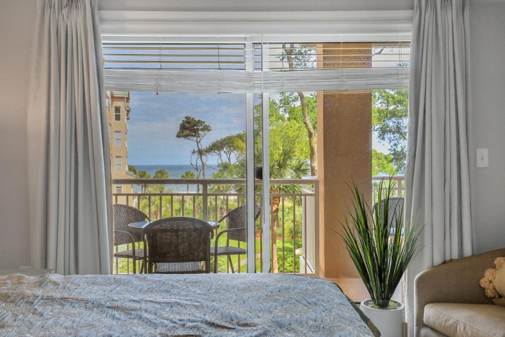 Oceanfront, Large Suites, Free Bikes *