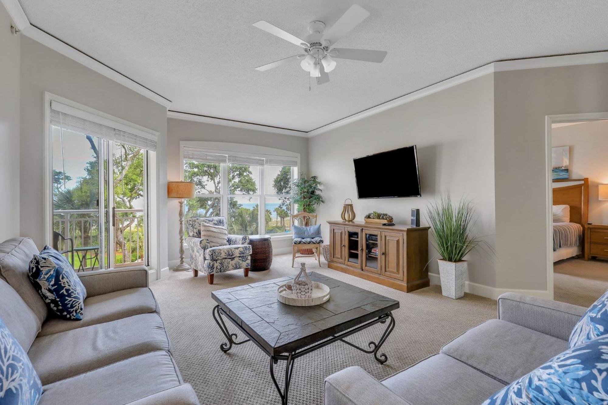 Oceanfront, Large Suites, Free Bikes Villa