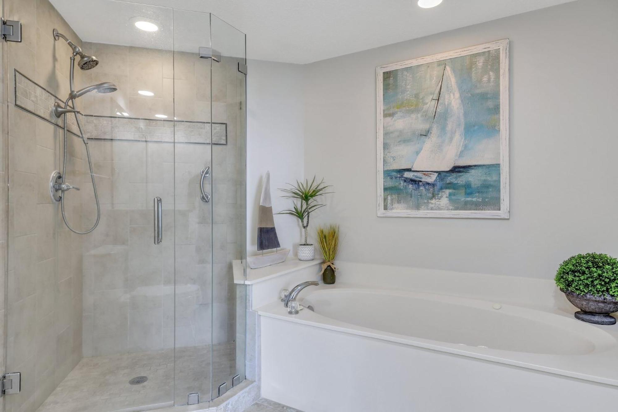 Oceanfront, Large Suites, Free Bikes *