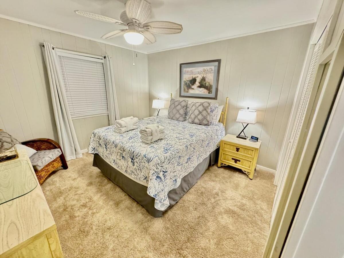 Walk To The - 2 Bed Close To It Holiday home Hilton Head Island