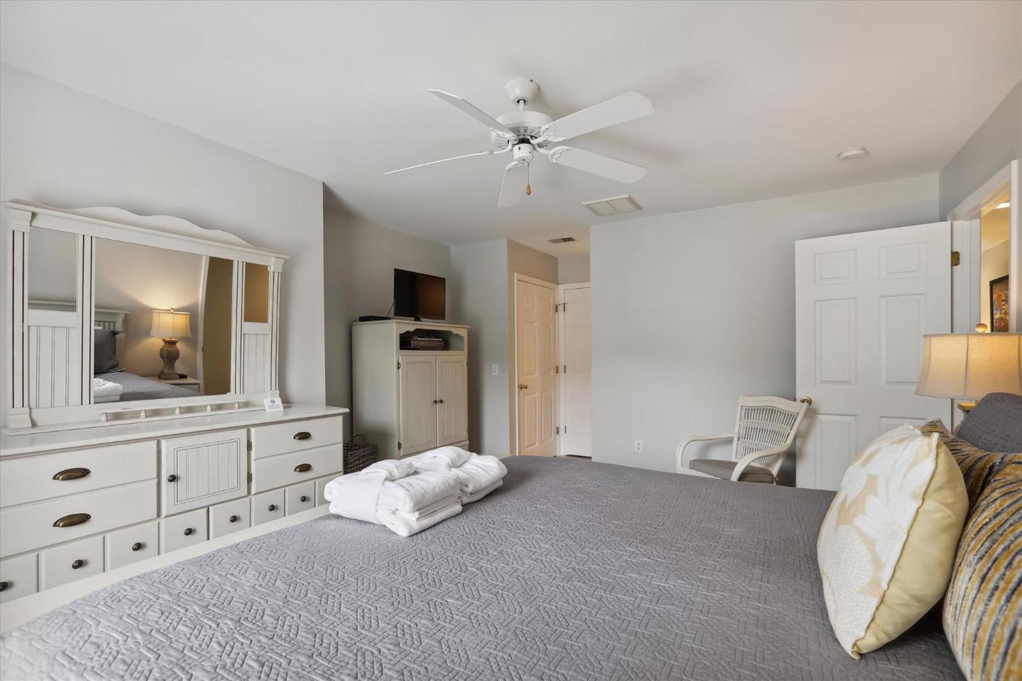 41 Bradley- Private Pool, Newly Updated, Quick Walk To Beach! Free Activities Included Holiday home