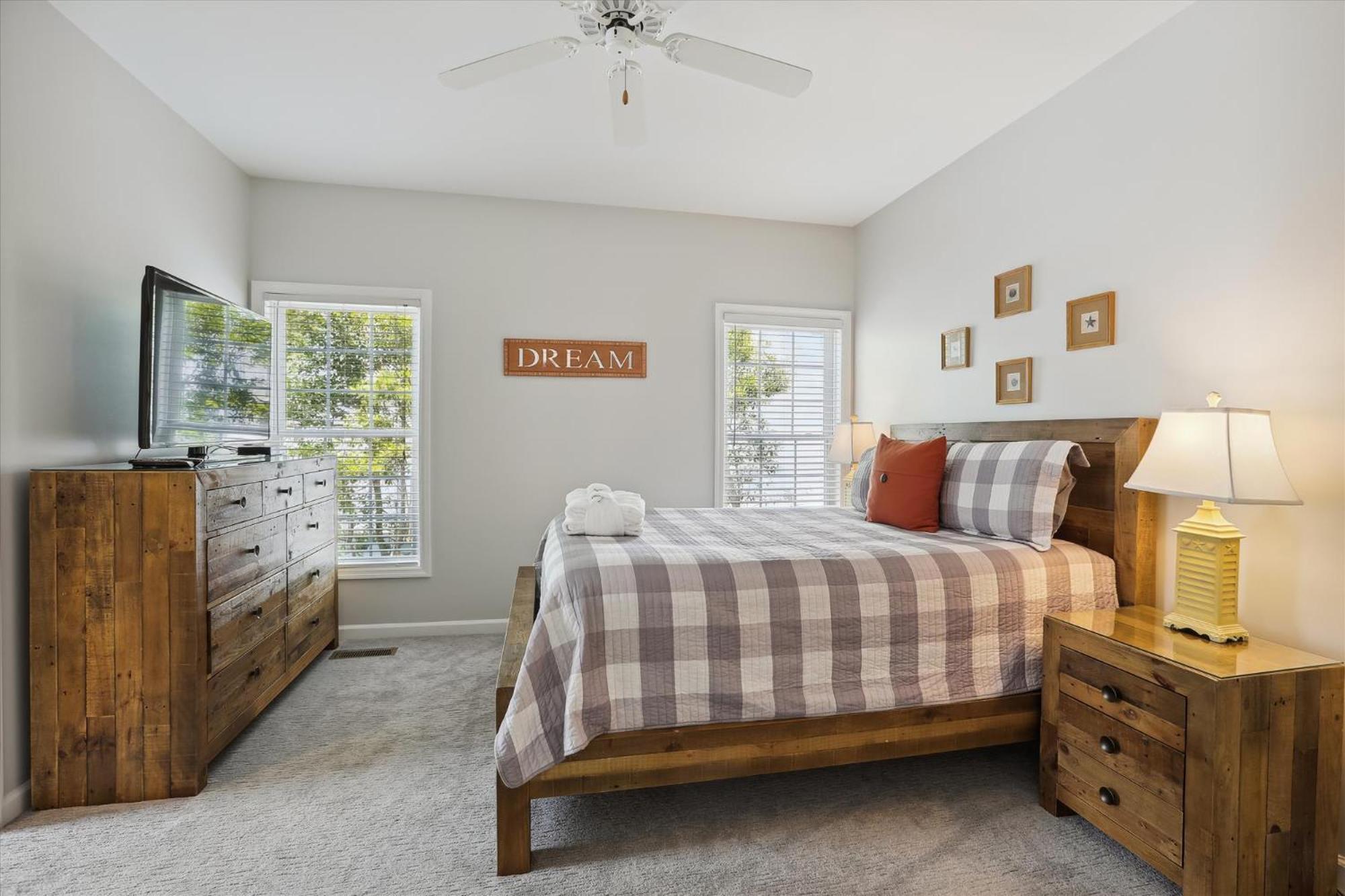 41 Bradley- Private Pool, Newly Updated, Quick Walk To Beach! Free Activities Included *