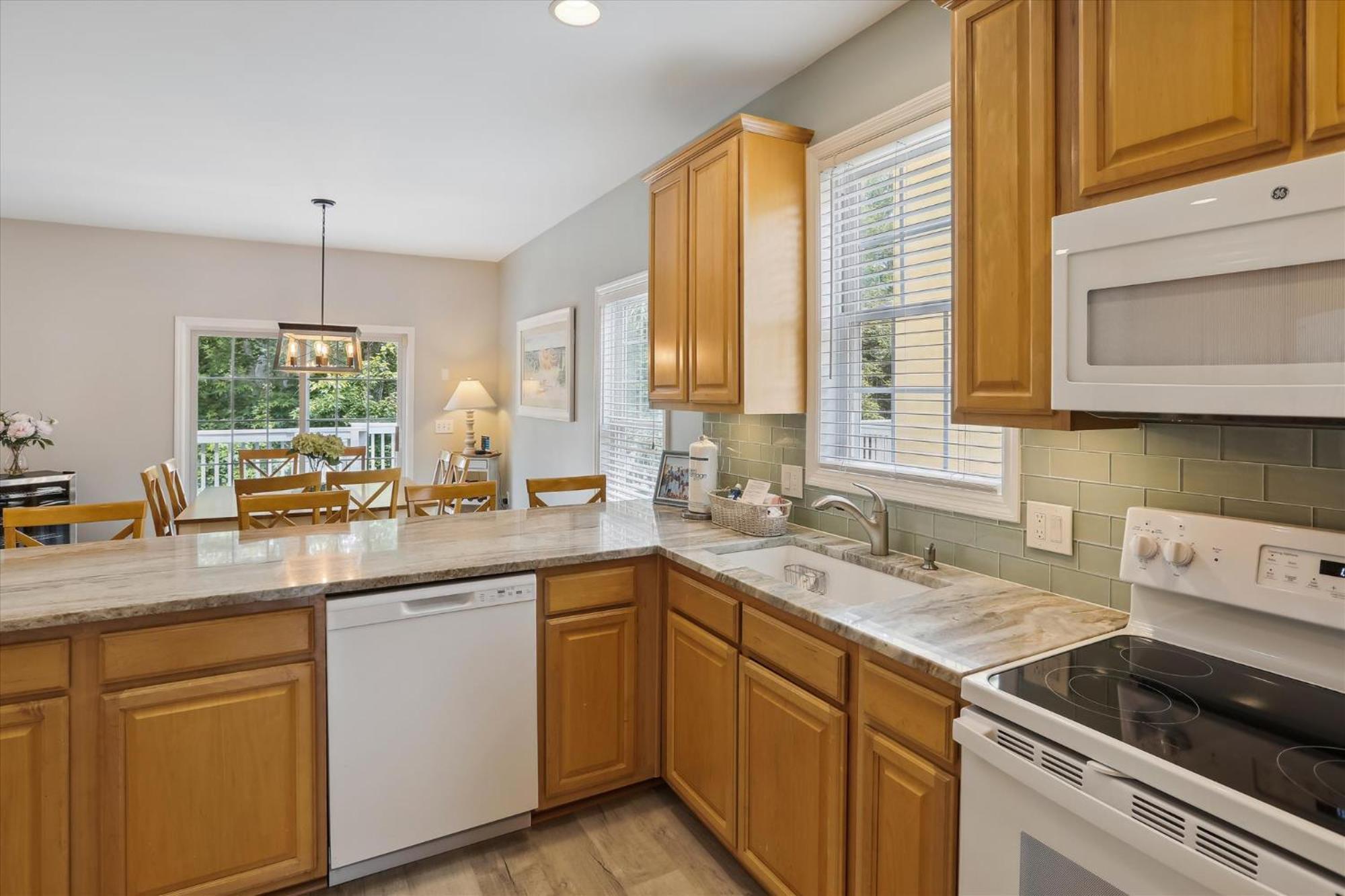 41 Bradley- Private Pool, Newly Updated, Quick Walk To Beach! Free Activities Included Holiday home
