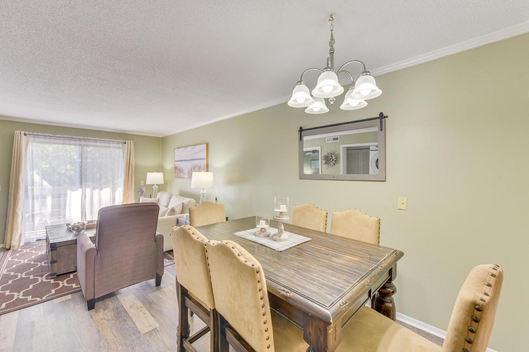 Apartment With Pool About 1 Mi To Beach! Hilton Head Island
